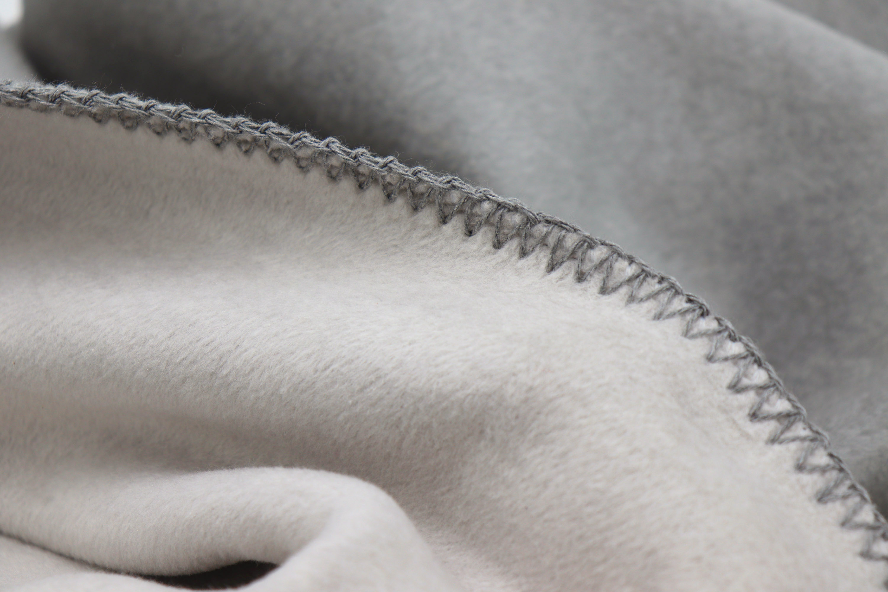 Schlichte Wohndecke "Duo Cotton" aus Baumwollmischgewebe in 150x200 cm in Graphit-Rauch - Flor
