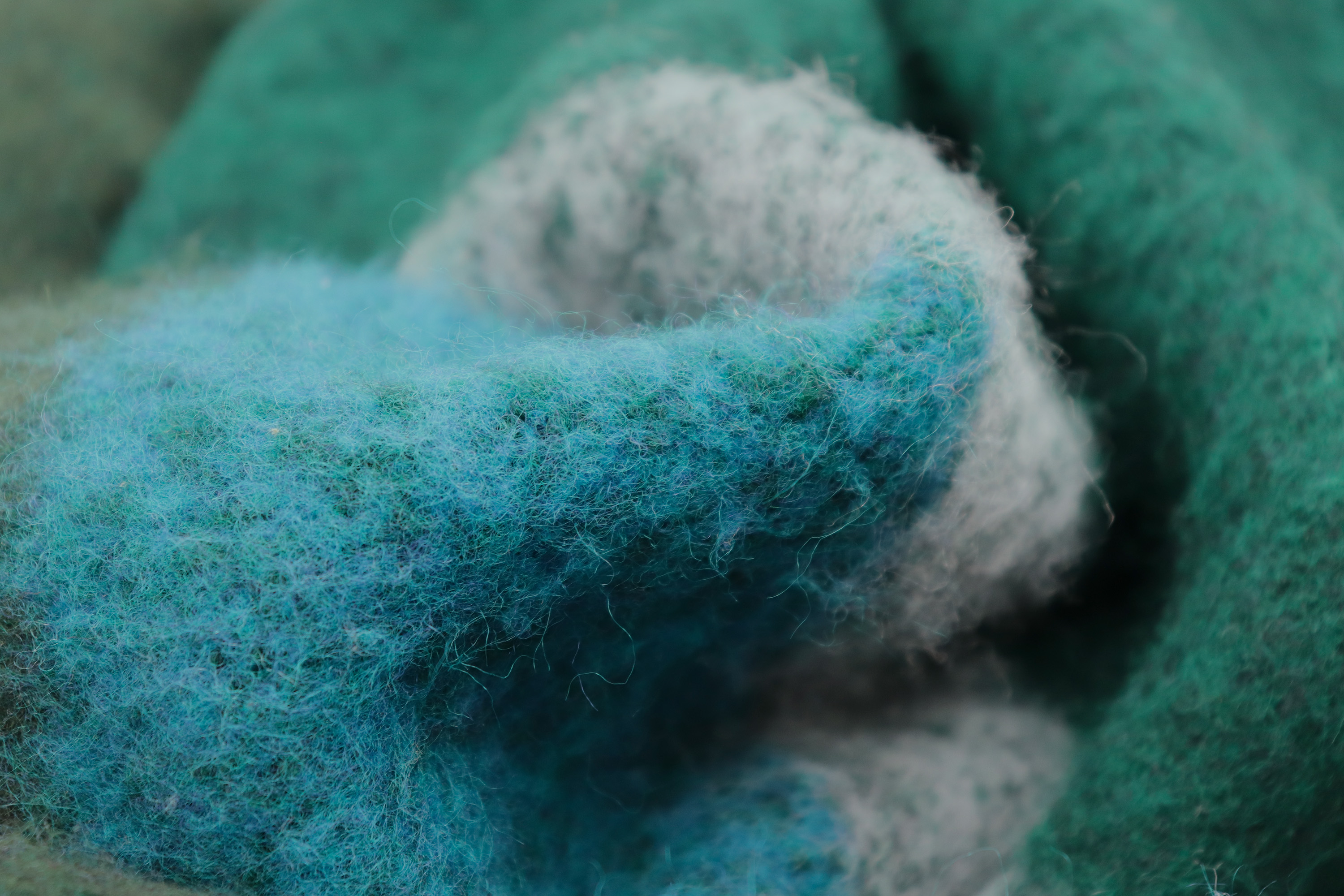Fransenplaid Mohair Look Emerald Nahaufnahme Flor