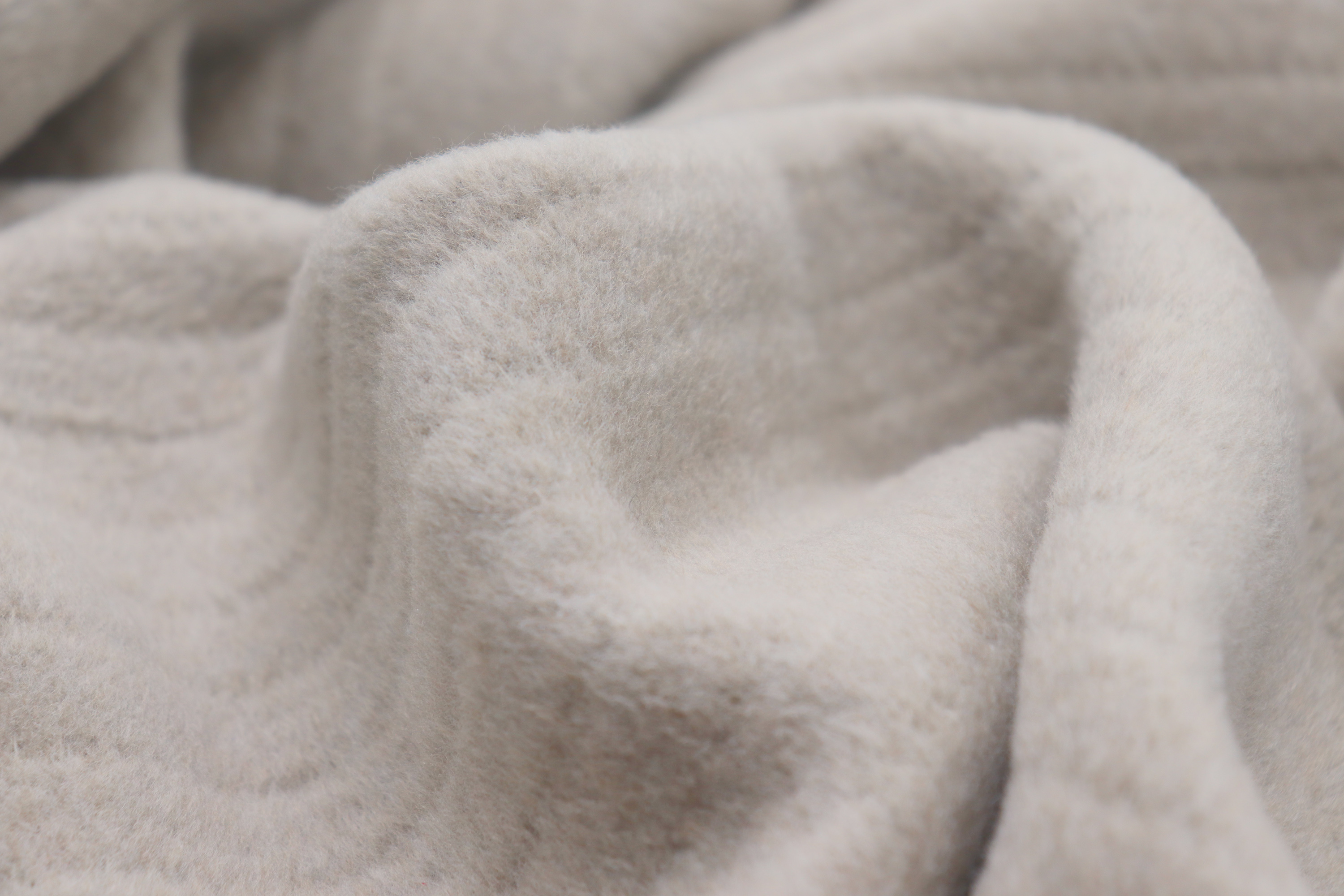 Wohndecke Feel in Farbe taupe Nahaufnahme Flor