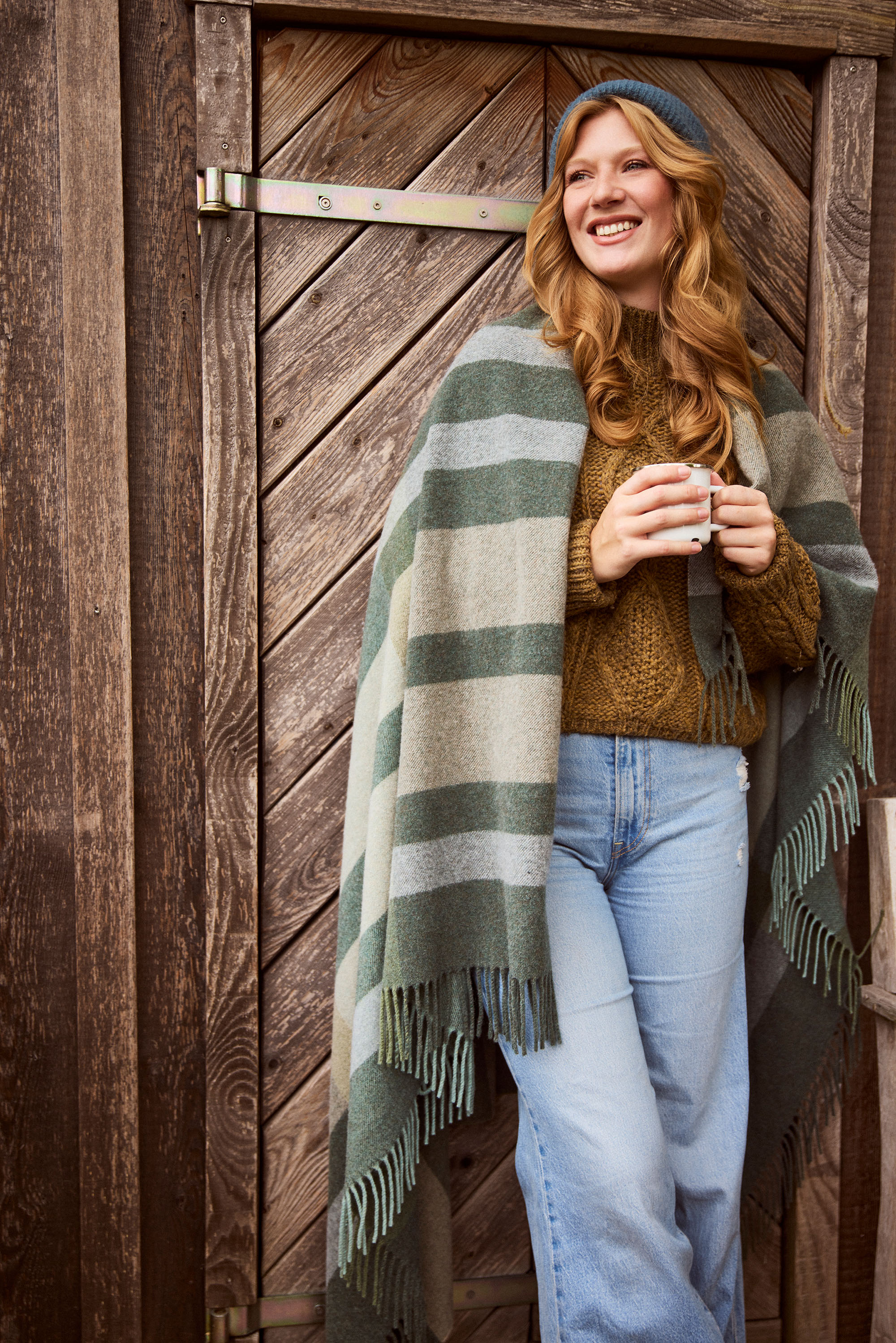 Kaschmirplaid Moss Charming Milieubild mit Model