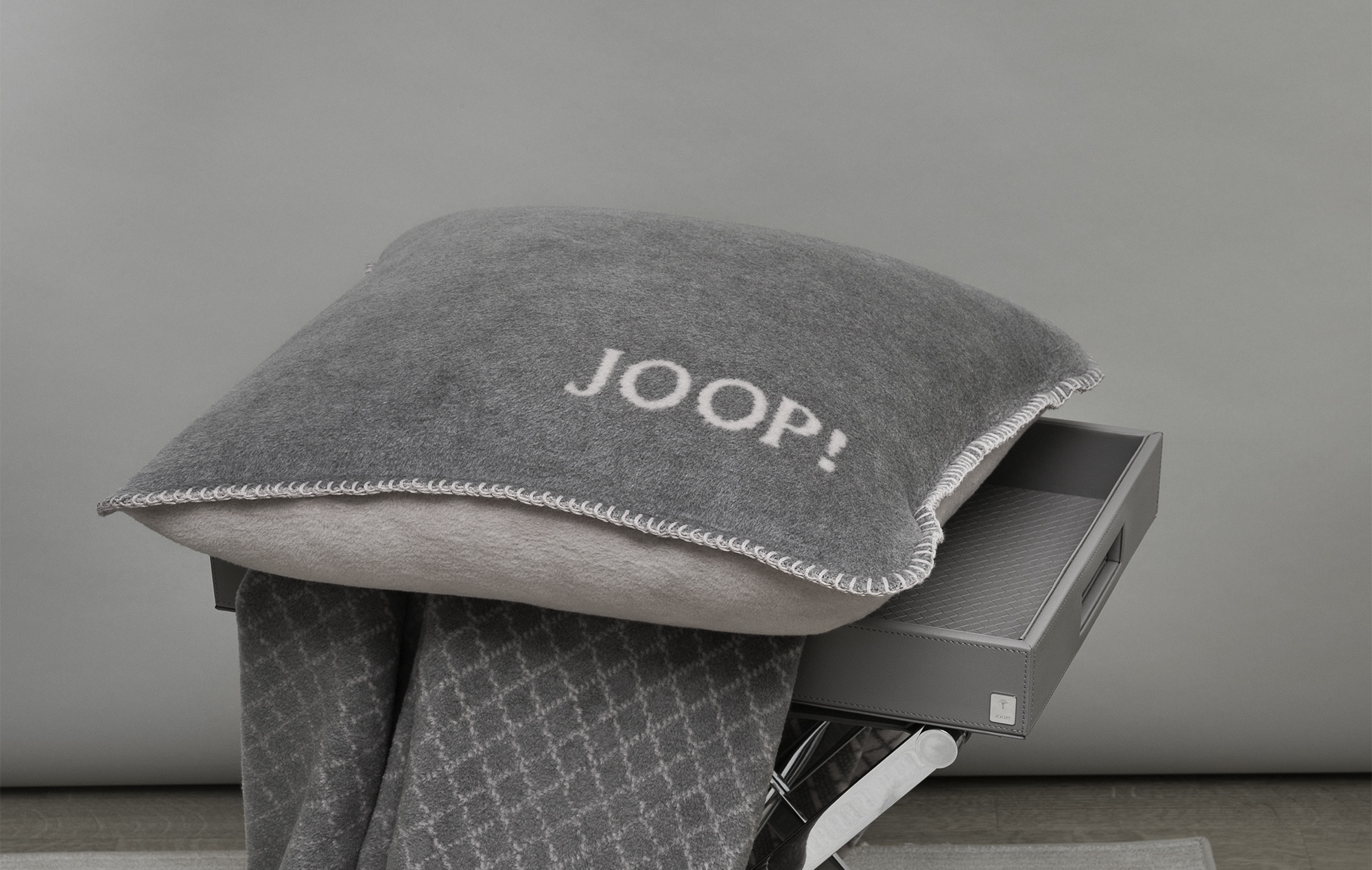 JOOP! Wohndecke und Kissen
