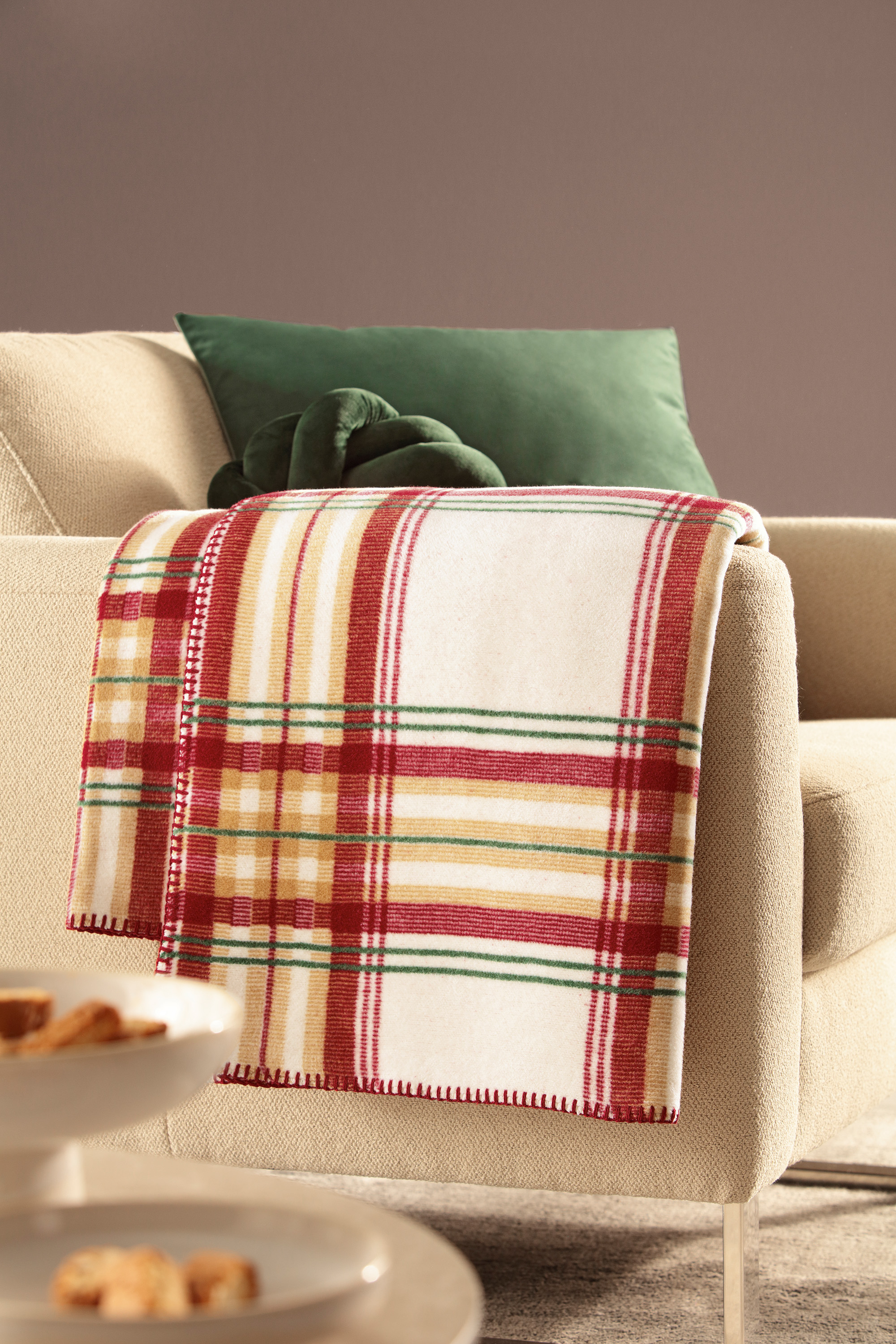 Wohndecke Villeroy & Boch Tartan Delight Milieubild Hochformat