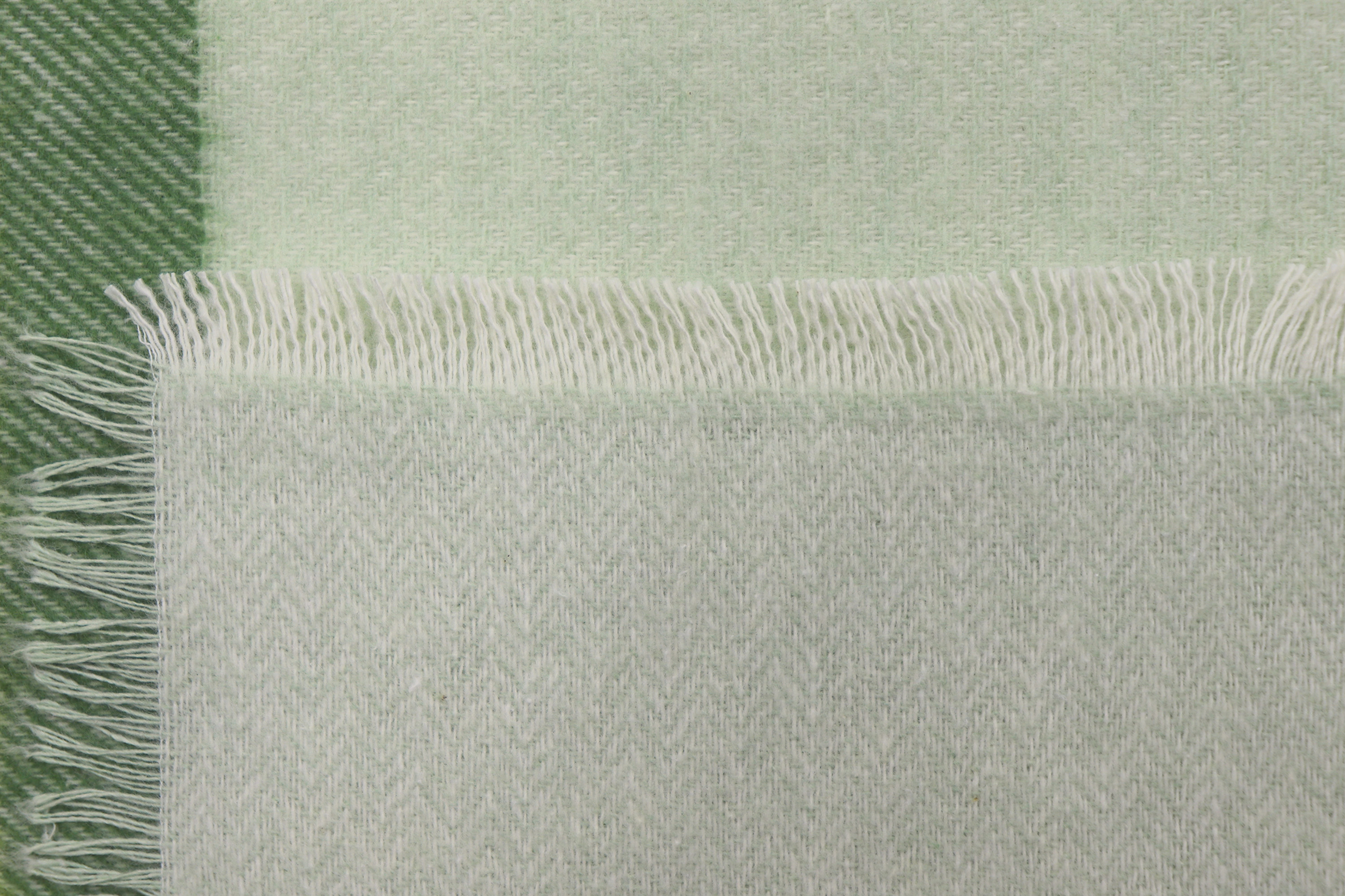 Fransenplaid Ever Stripe Nahaufnahme Fransen