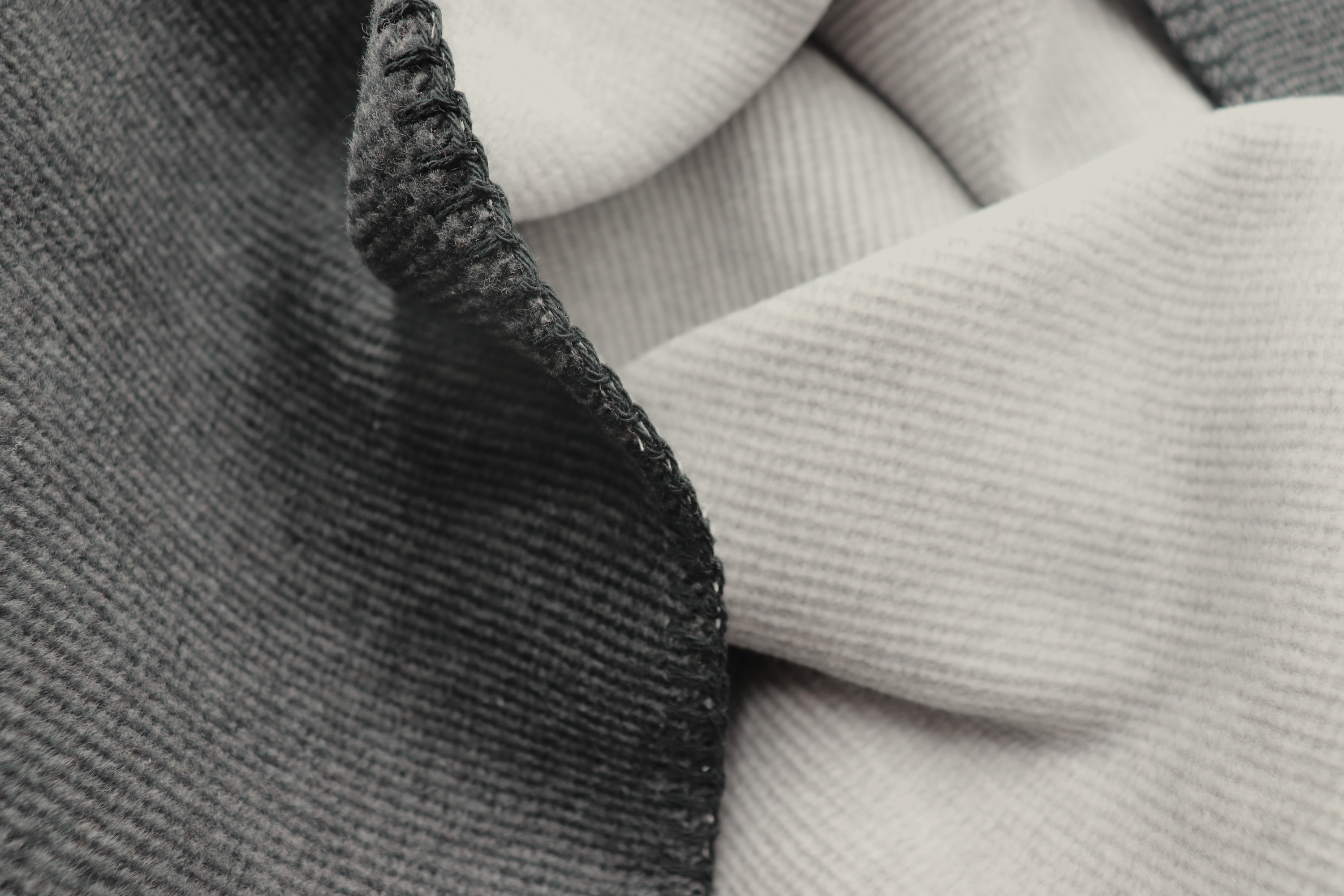 Wohndecke "Melange Doubleface" aus Baumwollmischgewebe in 150x200 cm in Anthrazit-Silber - Flor