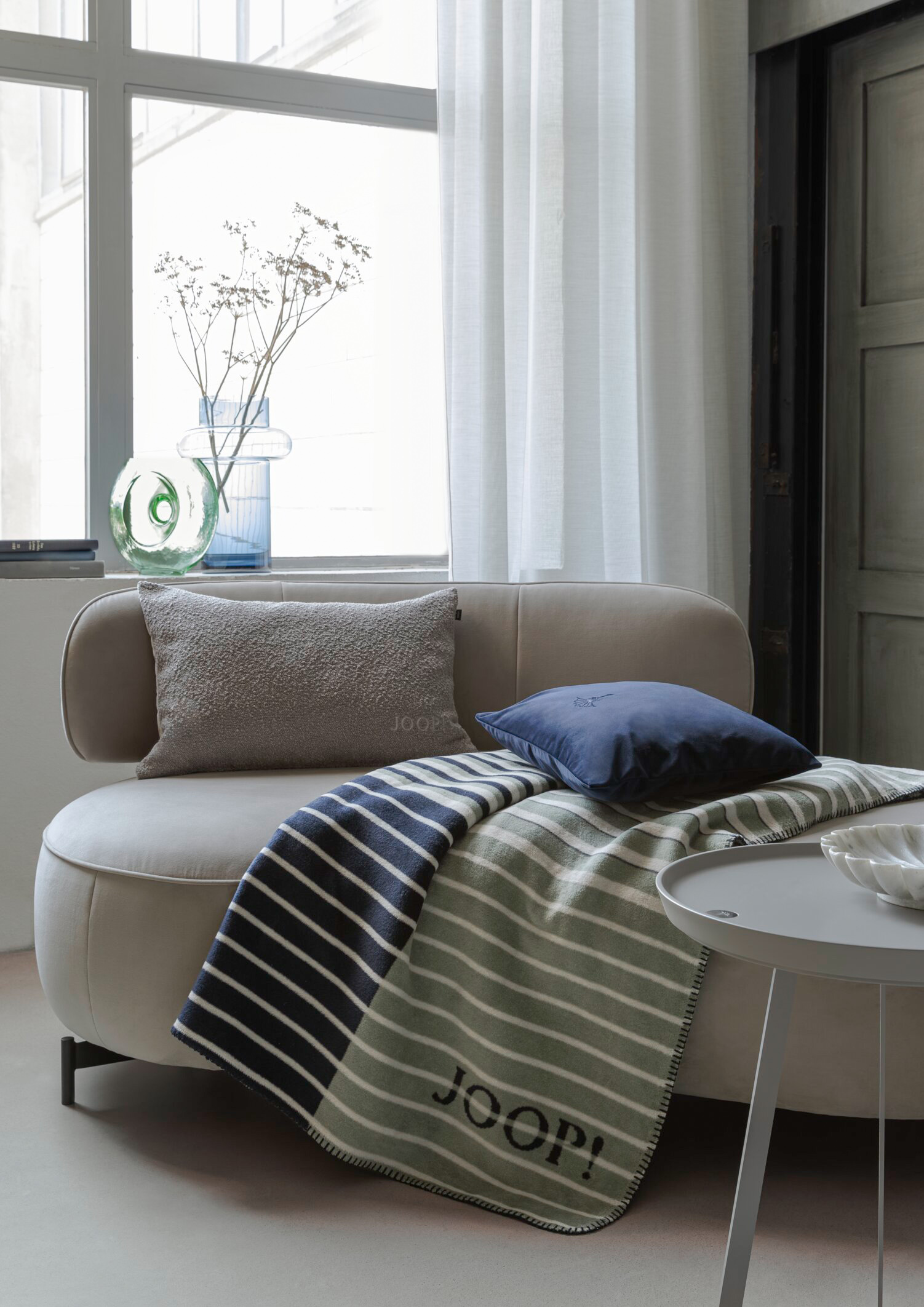 JOOP! Wohndecke "Divided" Joop! Wohndecke Divided salbei Milieuaufnahme