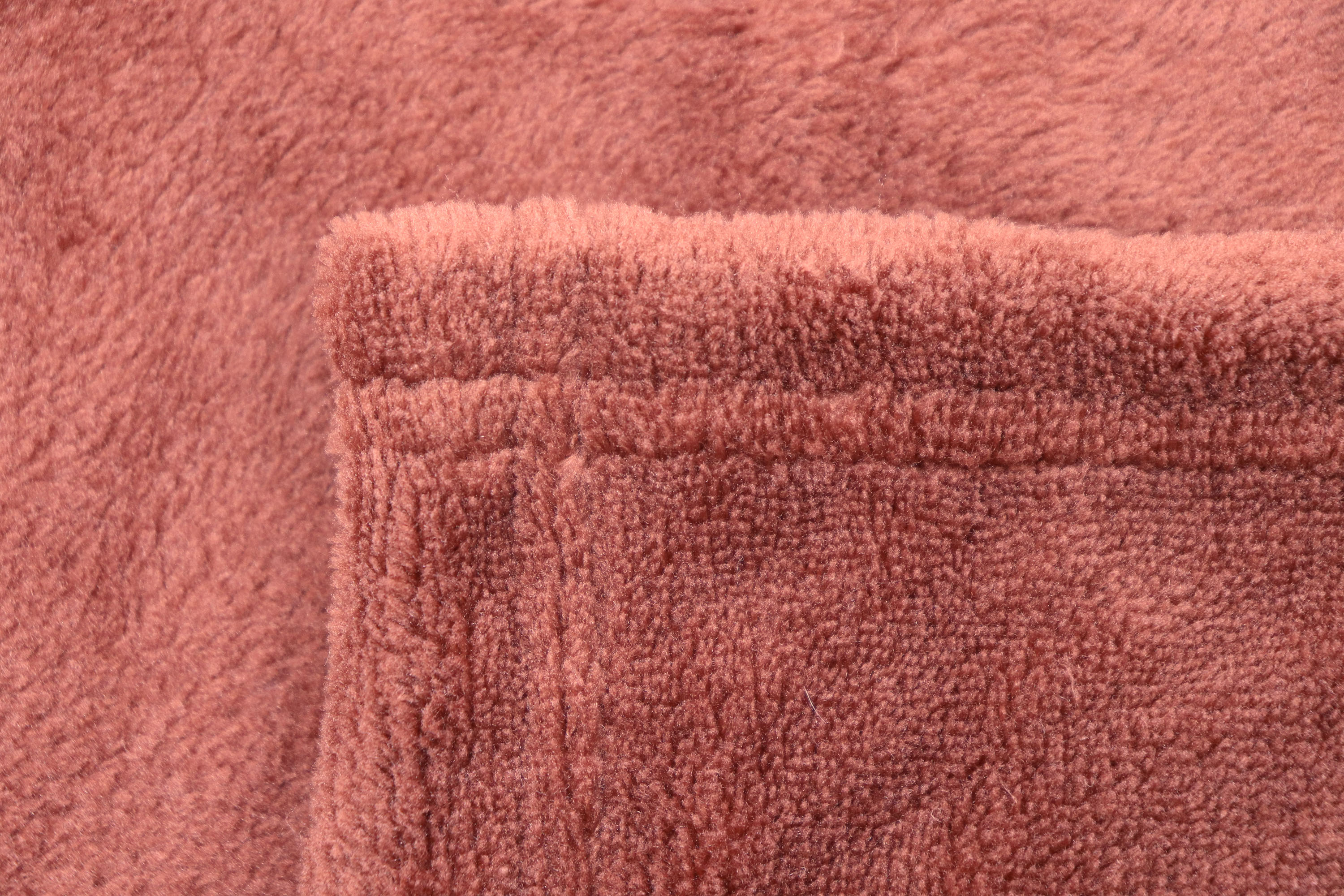 Einfarbige Fleecedecke "Soft & Cover" in 150x200 cm in rostrot - Einfassung