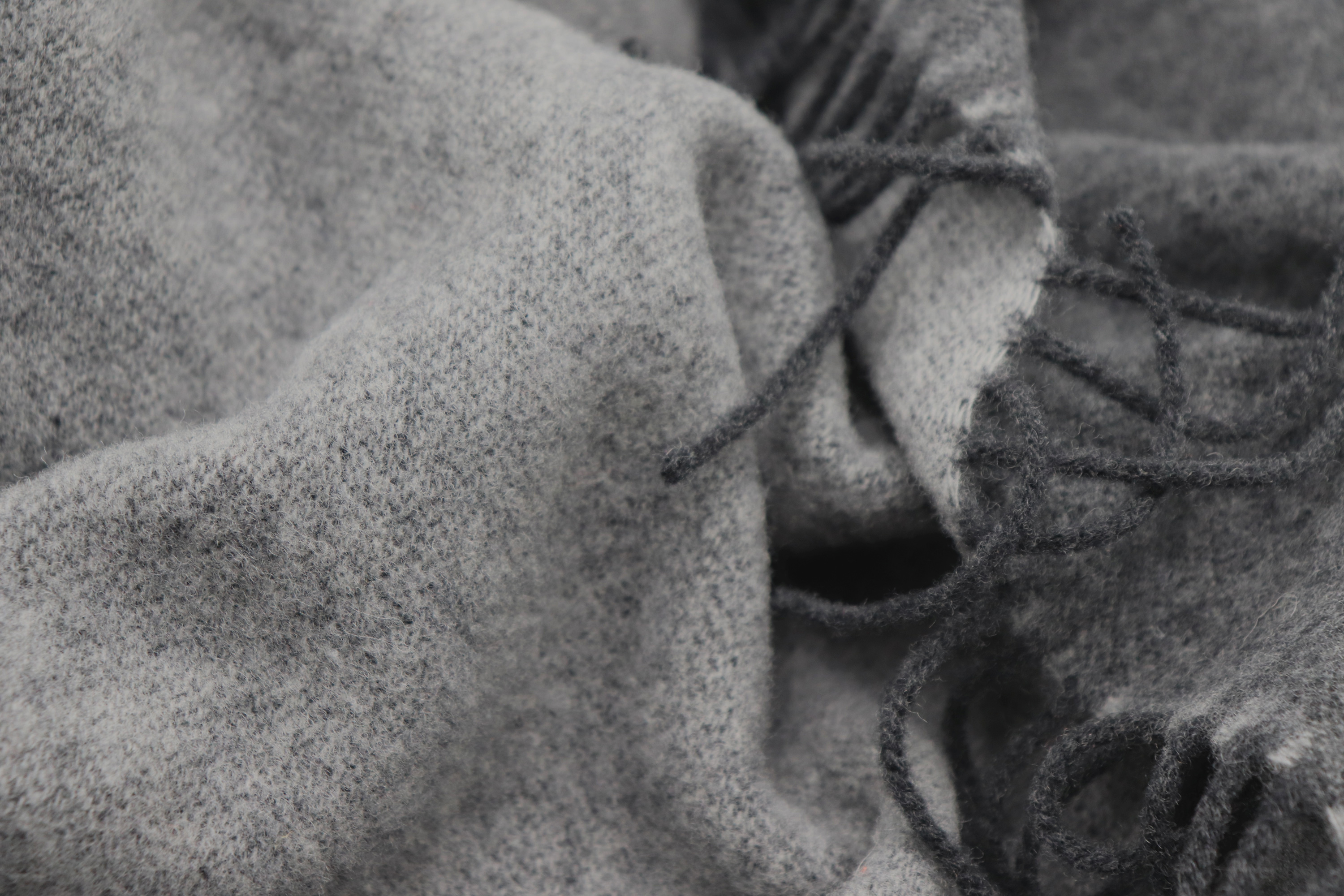 Fransenplaid Anthracite-Grey Nahaufnahme Flor
