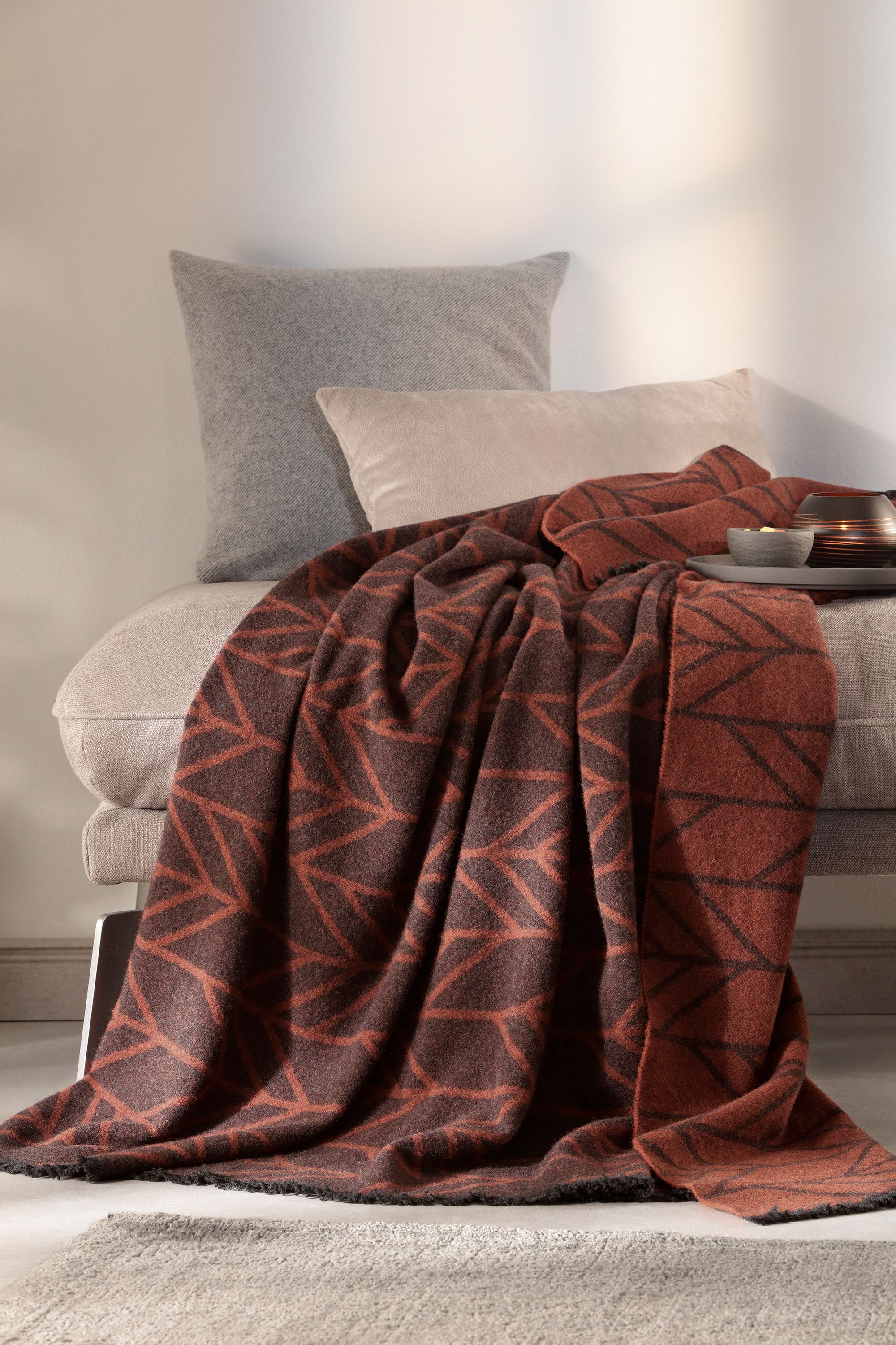 Villeroy & Boch Plaid Nexus Ember Milieubild Hochformat