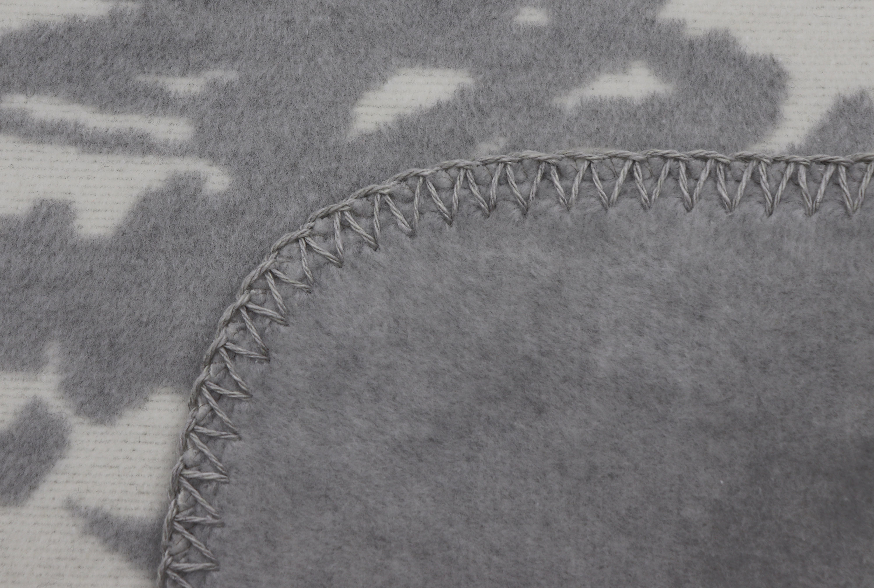 Kuscheldecke Mountain Dreams Nahaufnahme Einfassung