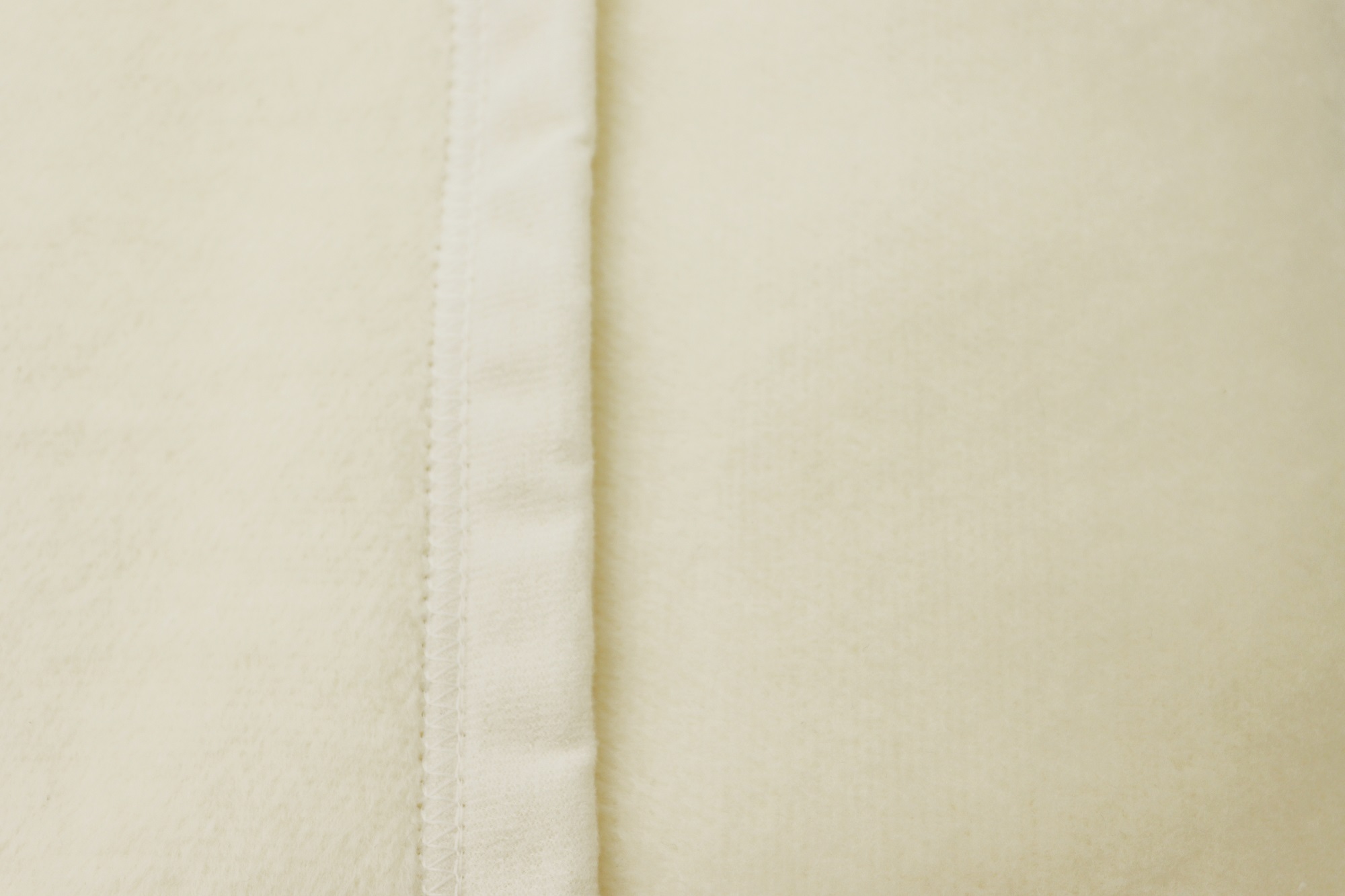 Einfarbige Wohndecke "Uno Cotton" aus Baumwollmischgewebe in Natur - Veloursband