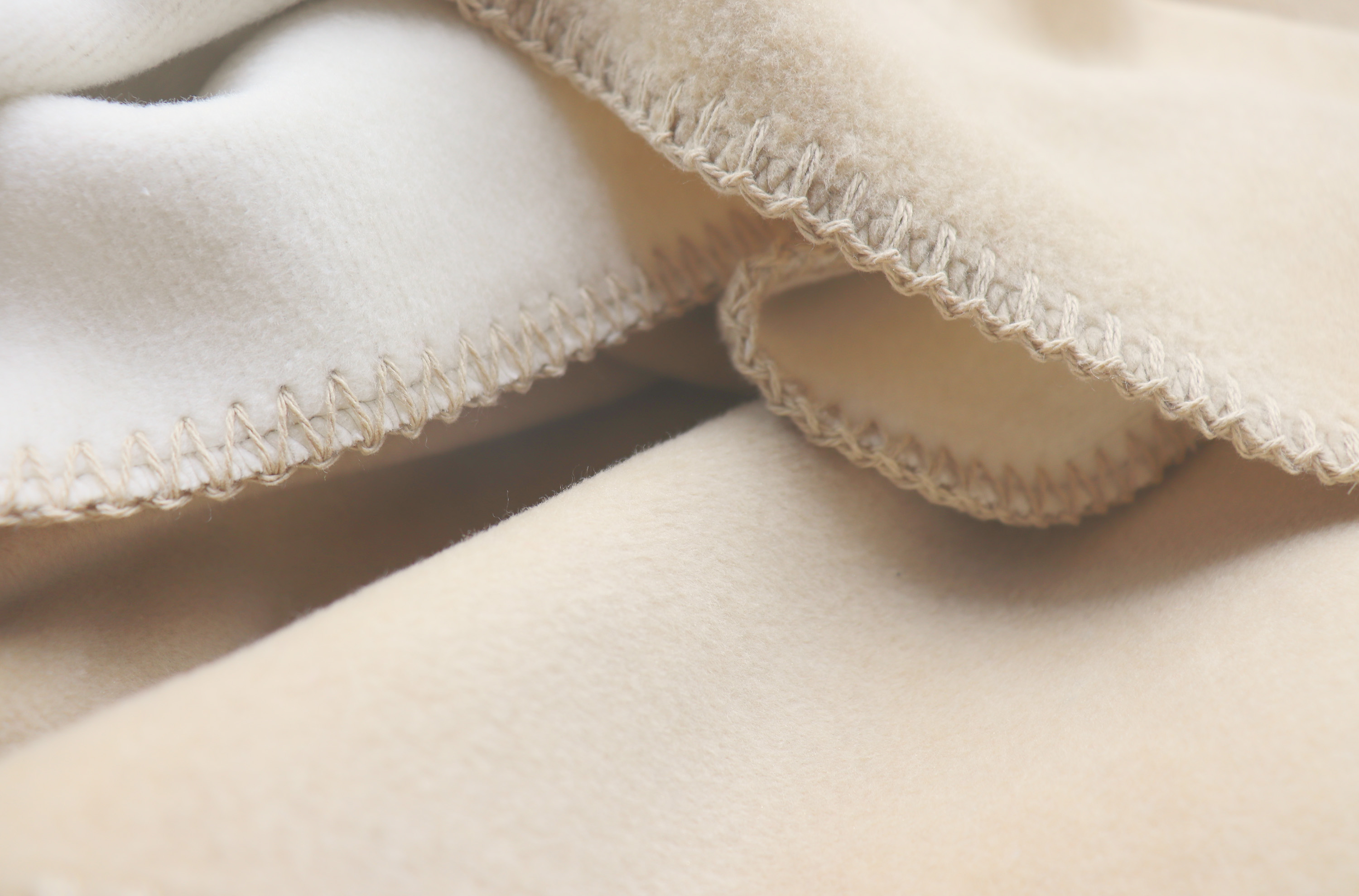 Schlichte Wohndecke "Duo Cotton" aus Baumwollmischgewebe in 150x200 cm in Oasis-Ecru - Flor