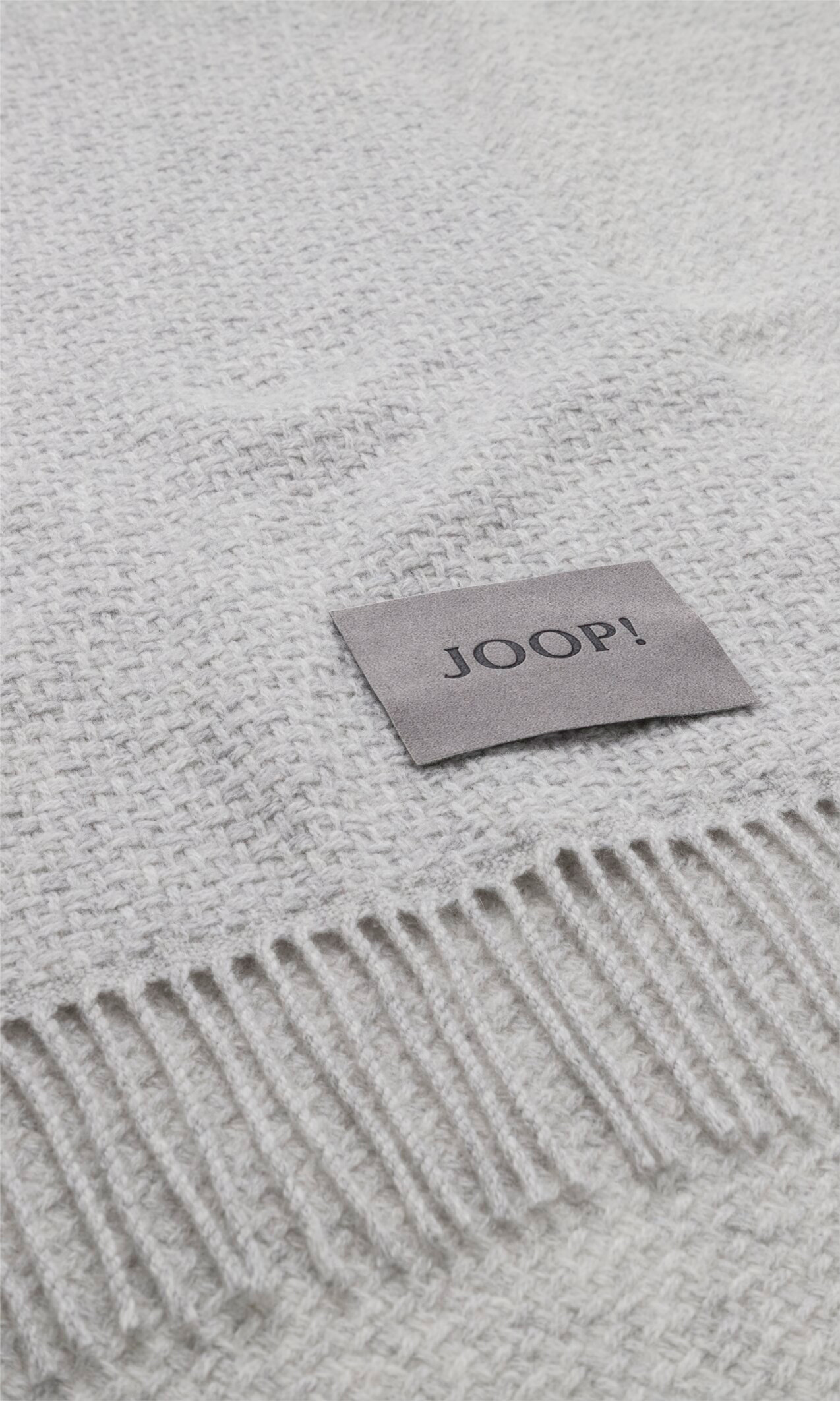 Fransenplaid Joop! Fine-Woven Silber Nahaufnahme Fransen