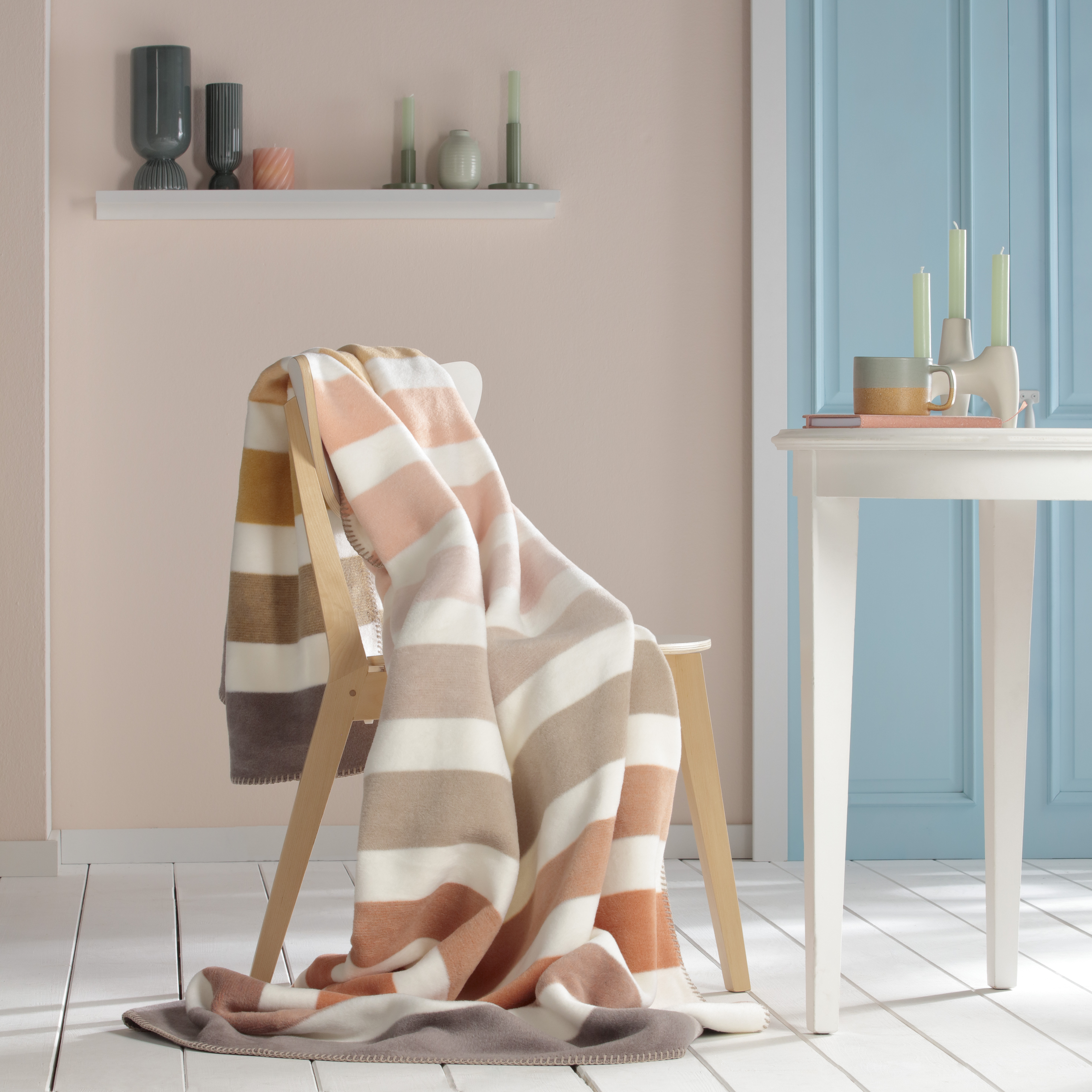 Wohn- und Kuscheldecke "Horizon Nature" Wohndecke Horizon powder Milieuaufnahme