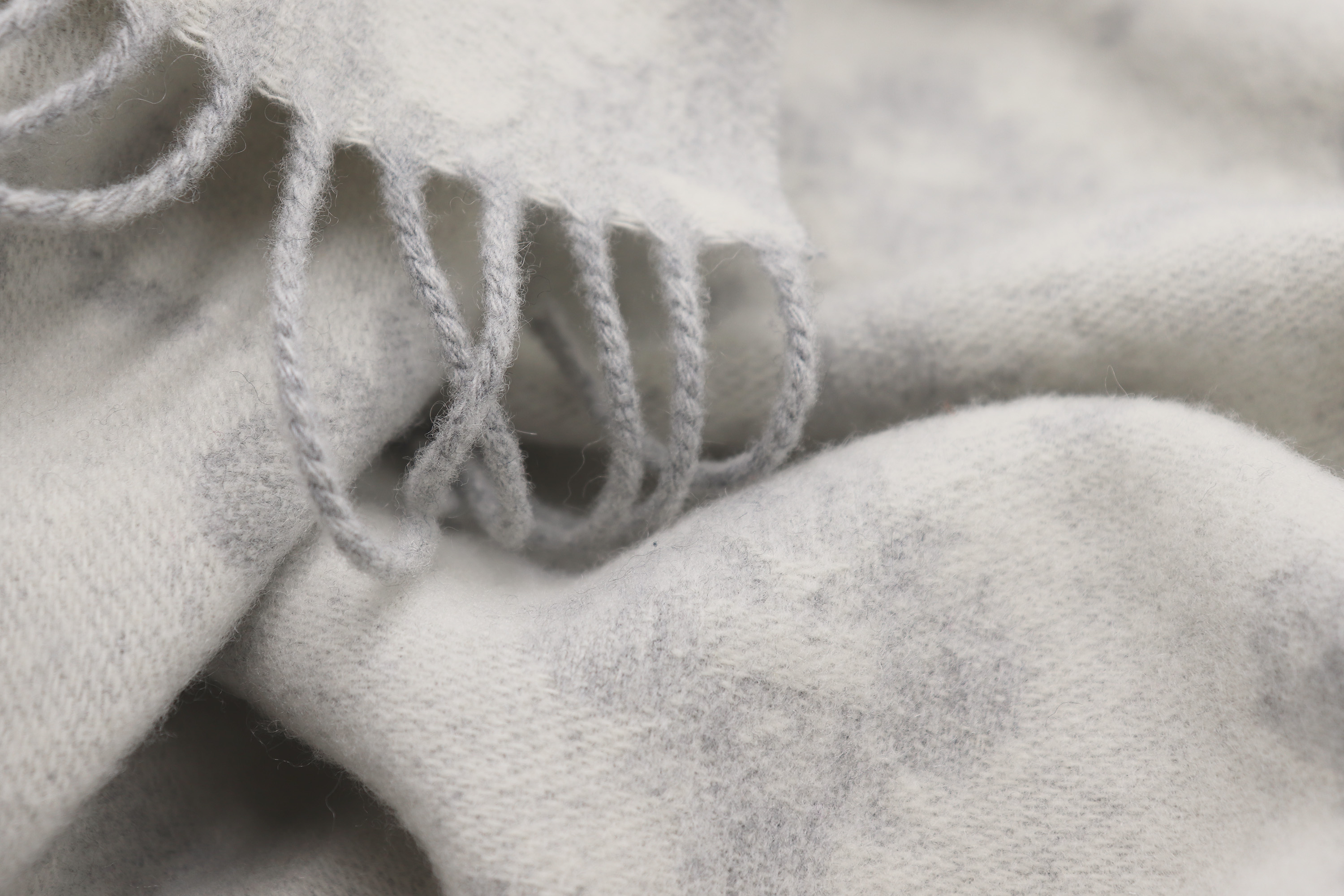 Kaschmirplaid Primo silver Nahaufnahme Flor