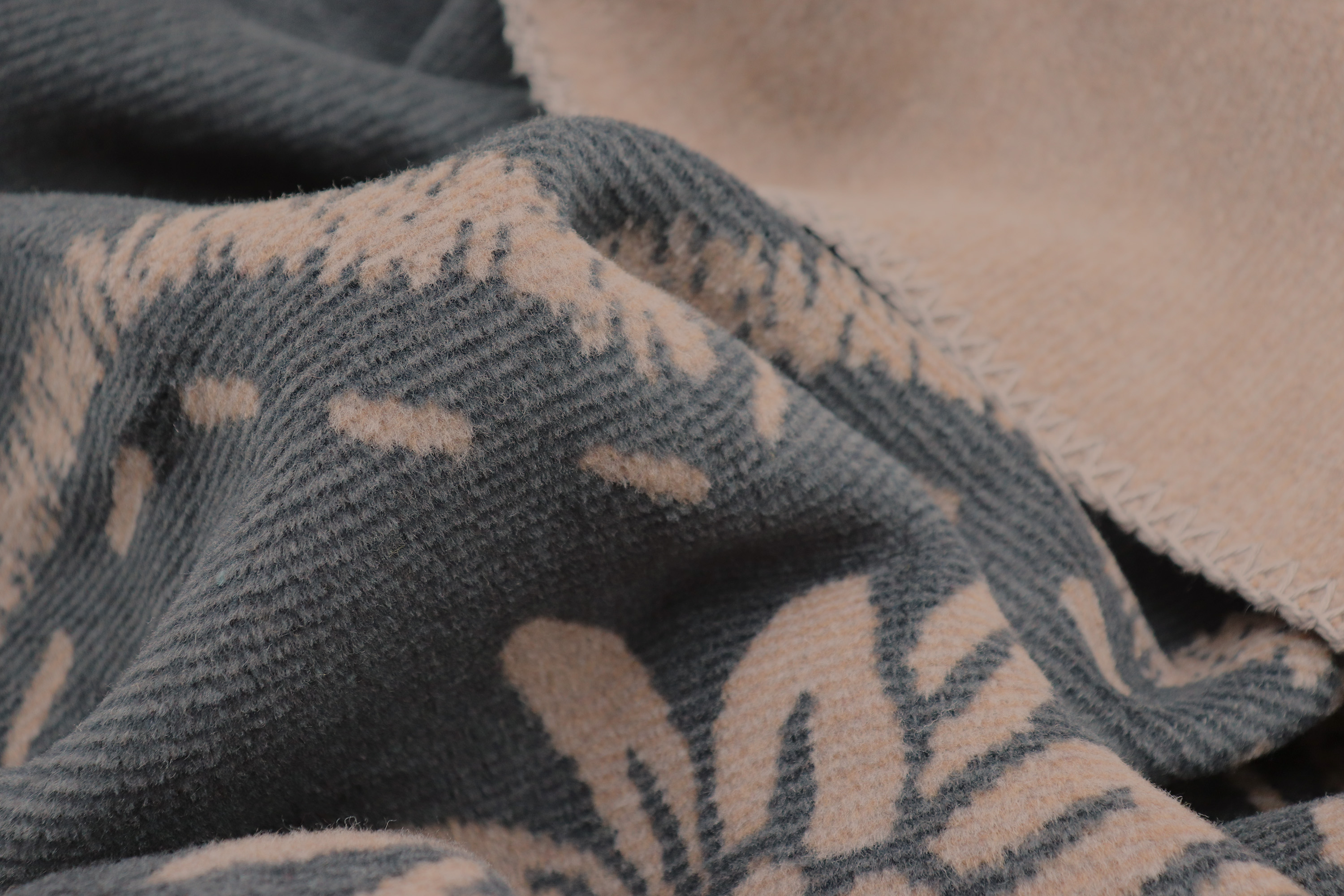 Kuscheldecke Alp Charm Nahaufnahme Flor