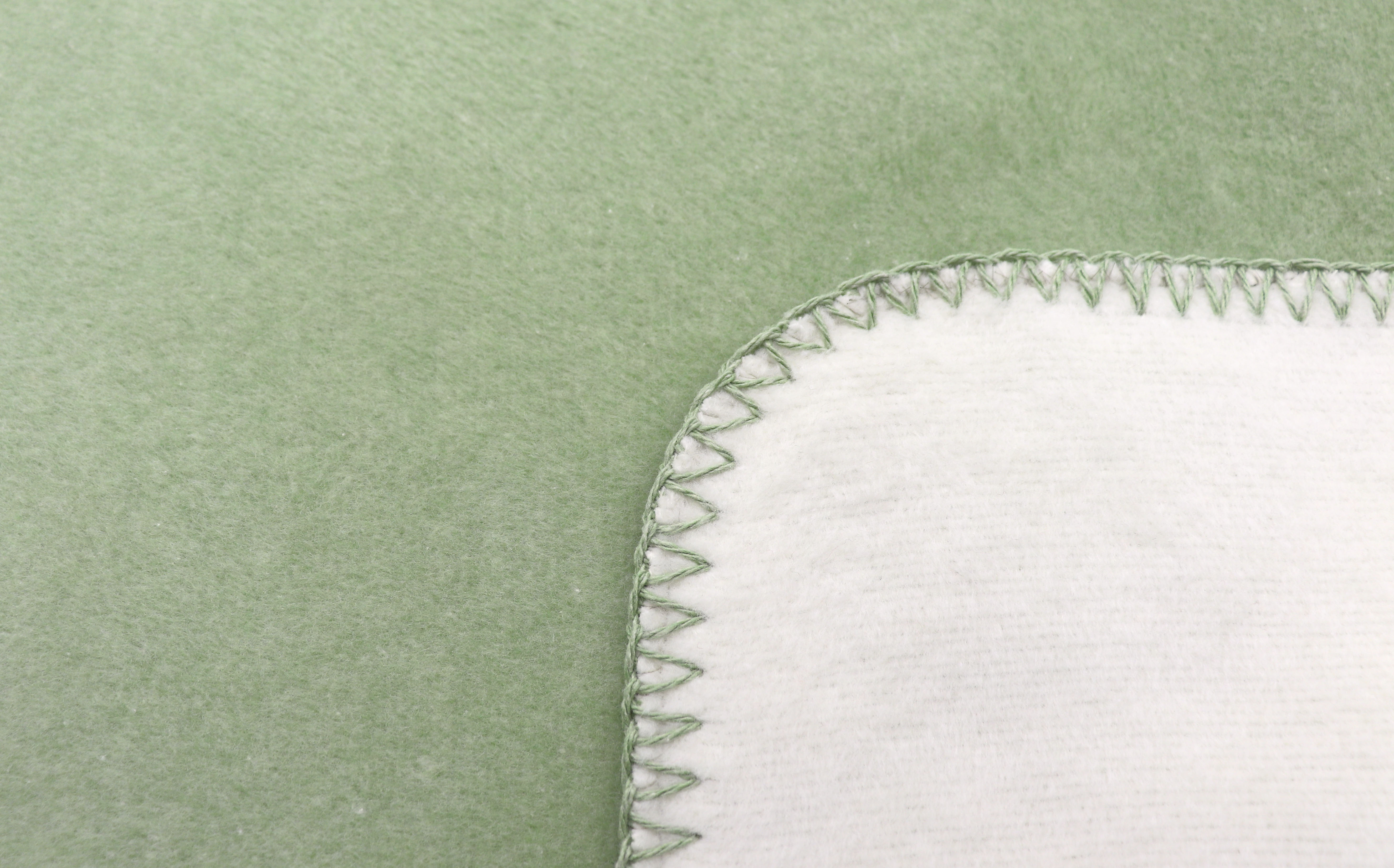 Wohn- und Kuscheldecke "Duo Cotton" Kuscheldecke Duo Cotton mint-ecru Nahaufnahme Einfassung
