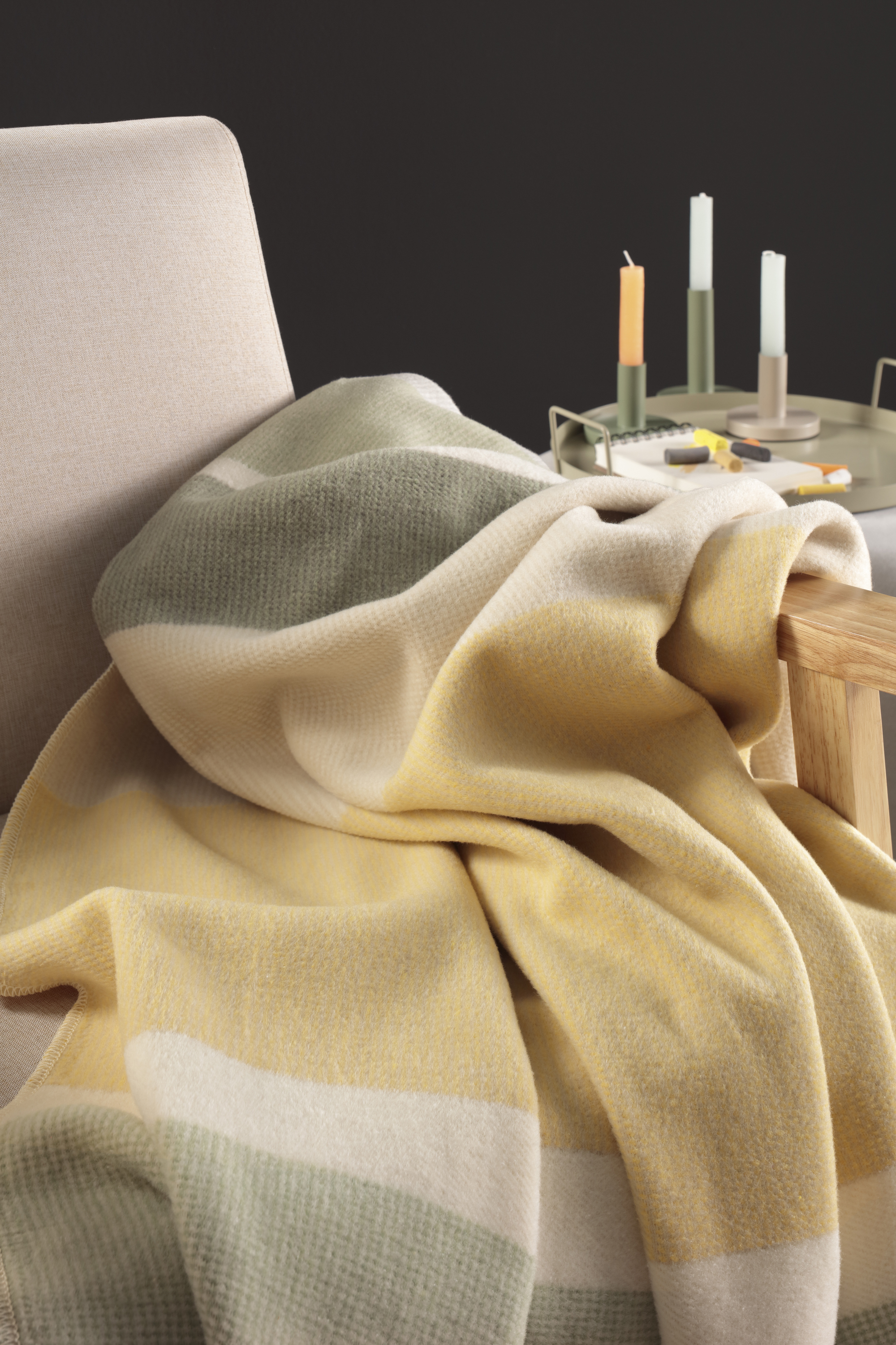 Kuscheldecke Stripe Delight Milieubild Nahaufnahme