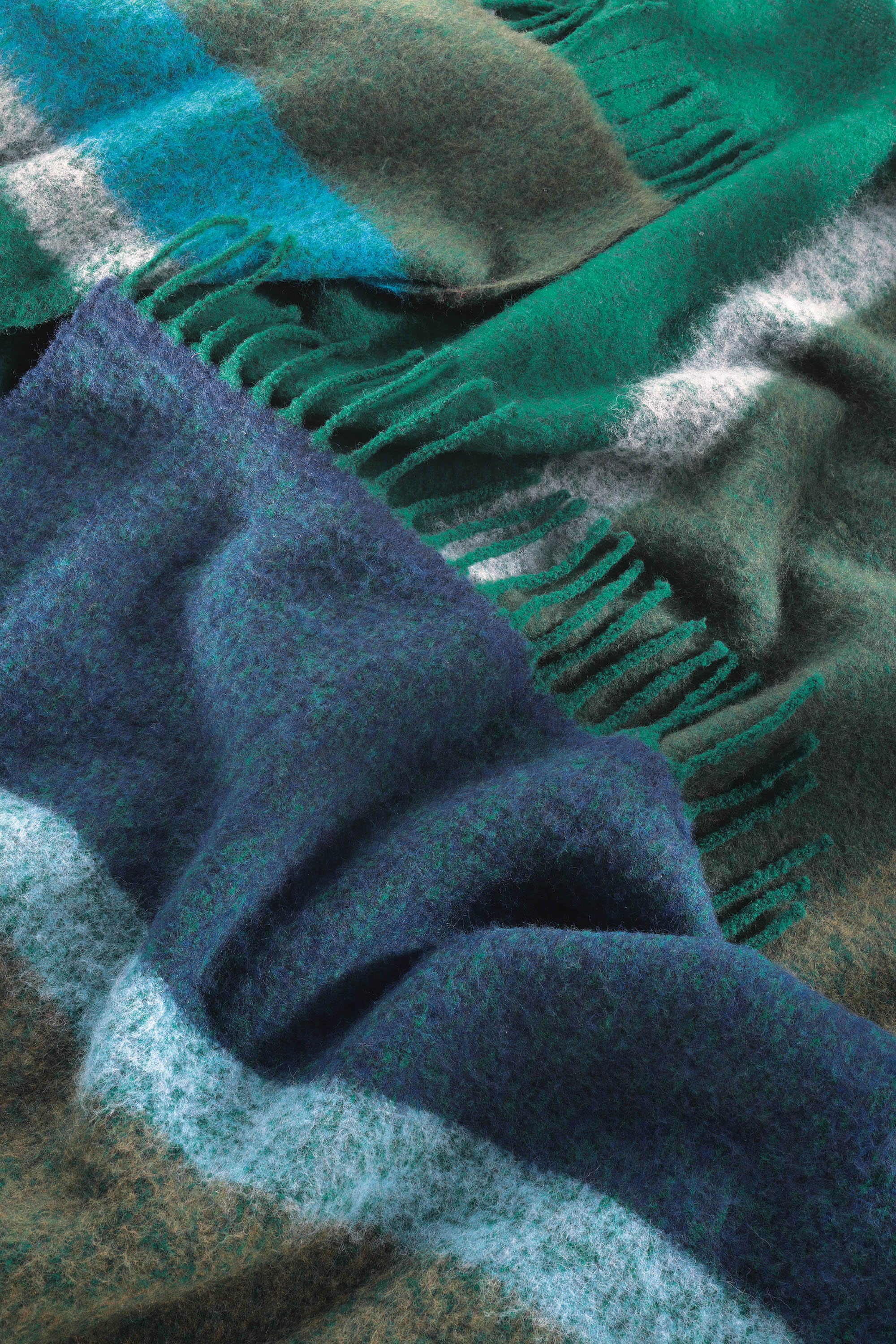 Fransenplaid Mohair Look Emerald Nahaufnahme