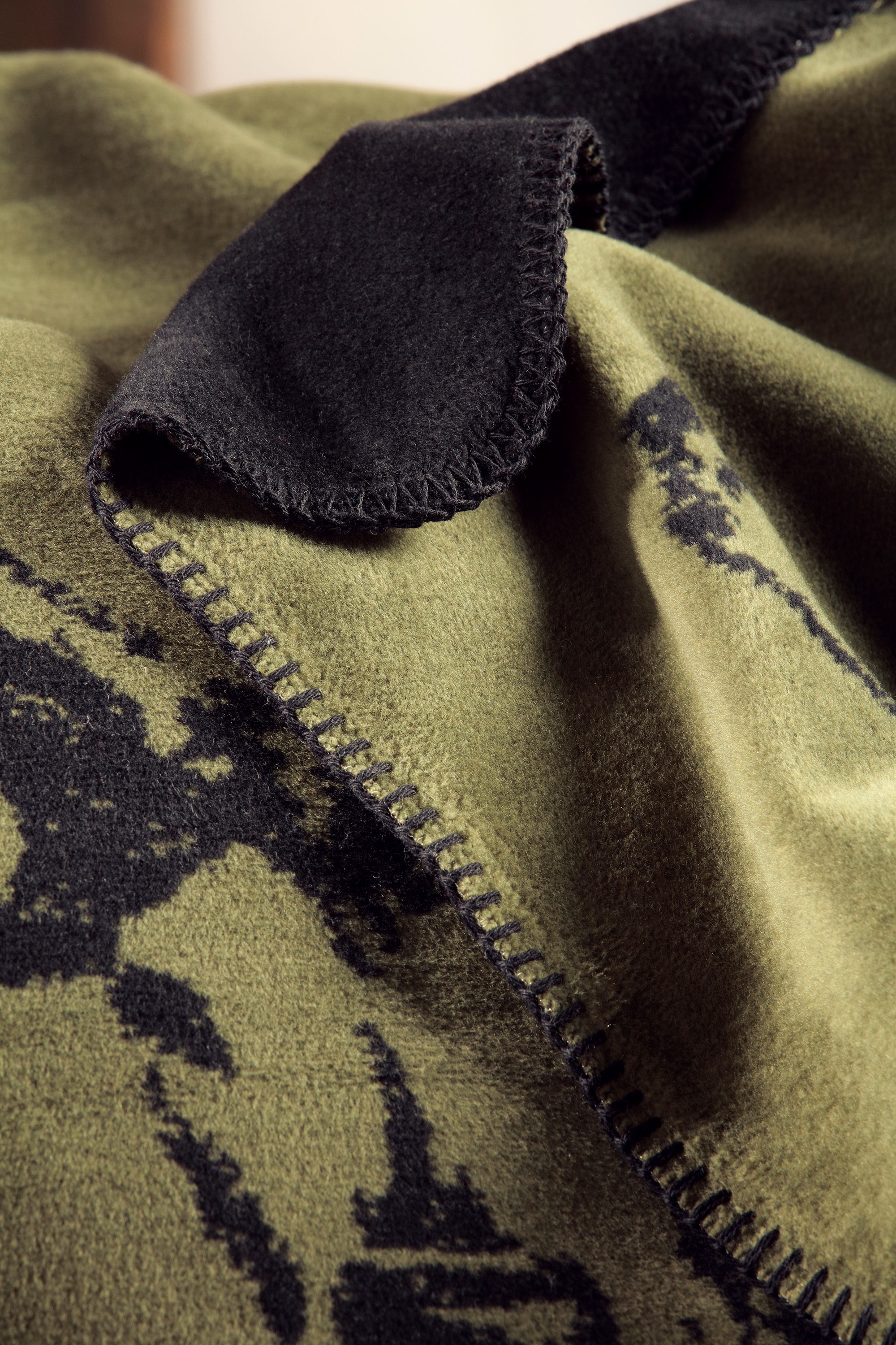 Wohndecke Deer green Nahaufnahme