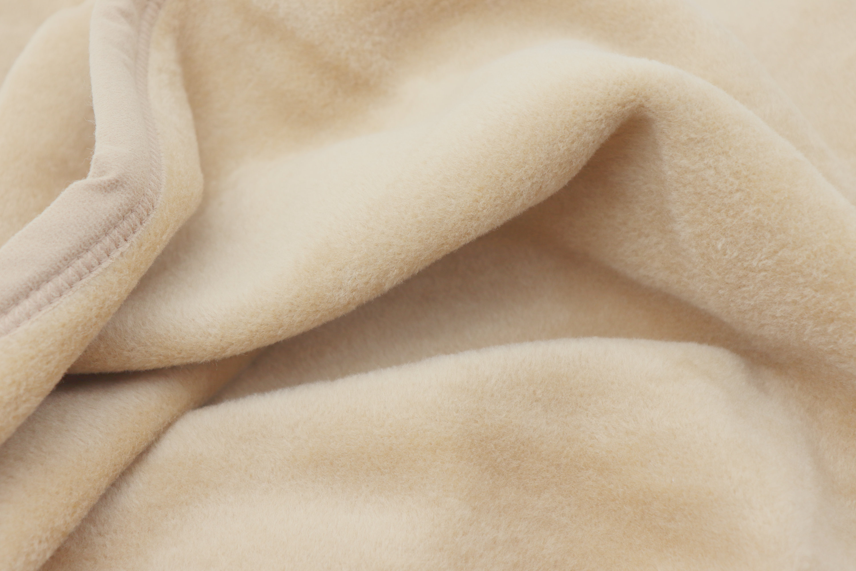 Wohn- und Kuscheldecke "Uno Cotton" Einfarbige Wohndecke "Uno Cotton" aus Baumwollmischgewebe in Oasis/ Beige - Flor