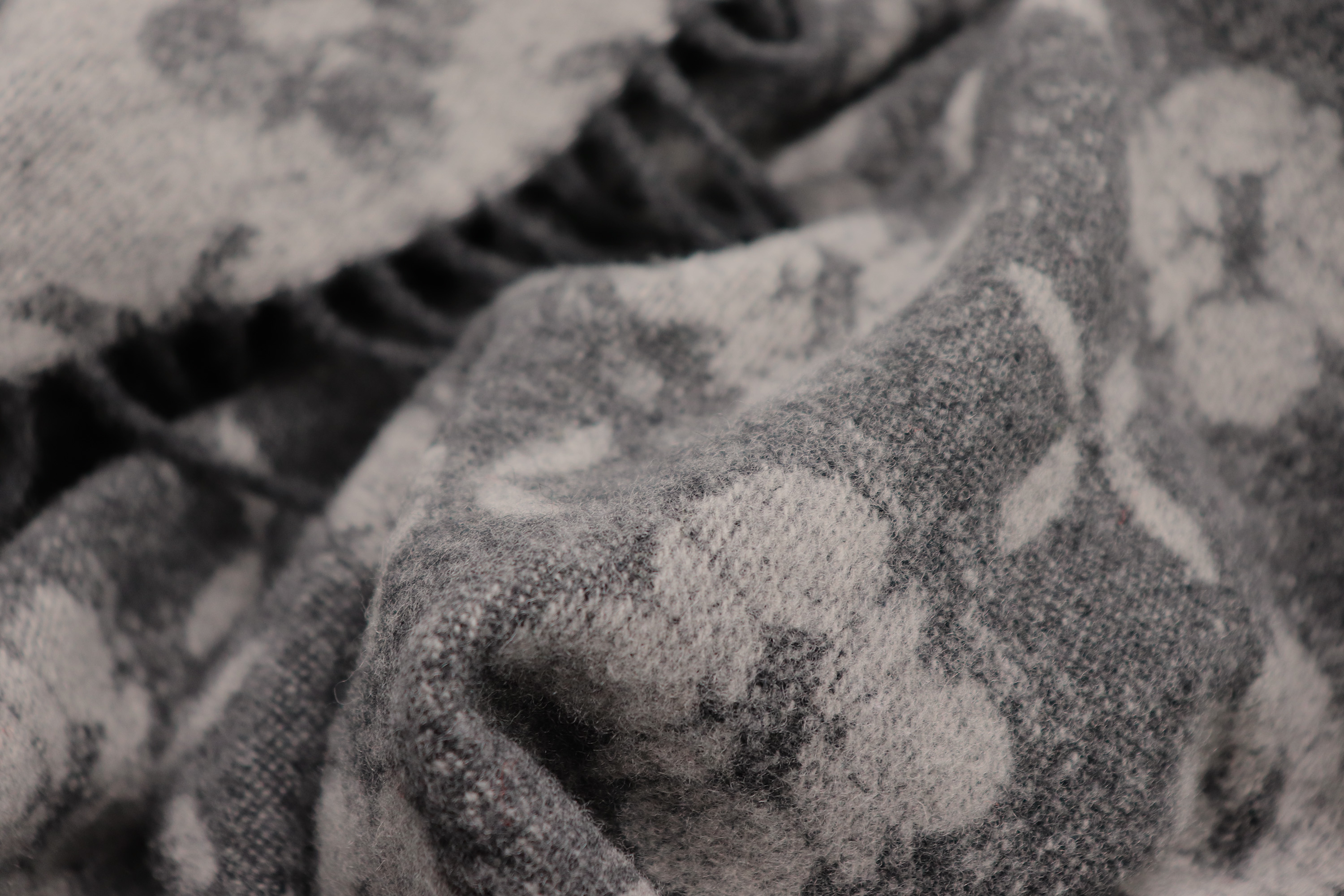 Kaschmirplaid Primo anthracite Nahaufnahme Flor