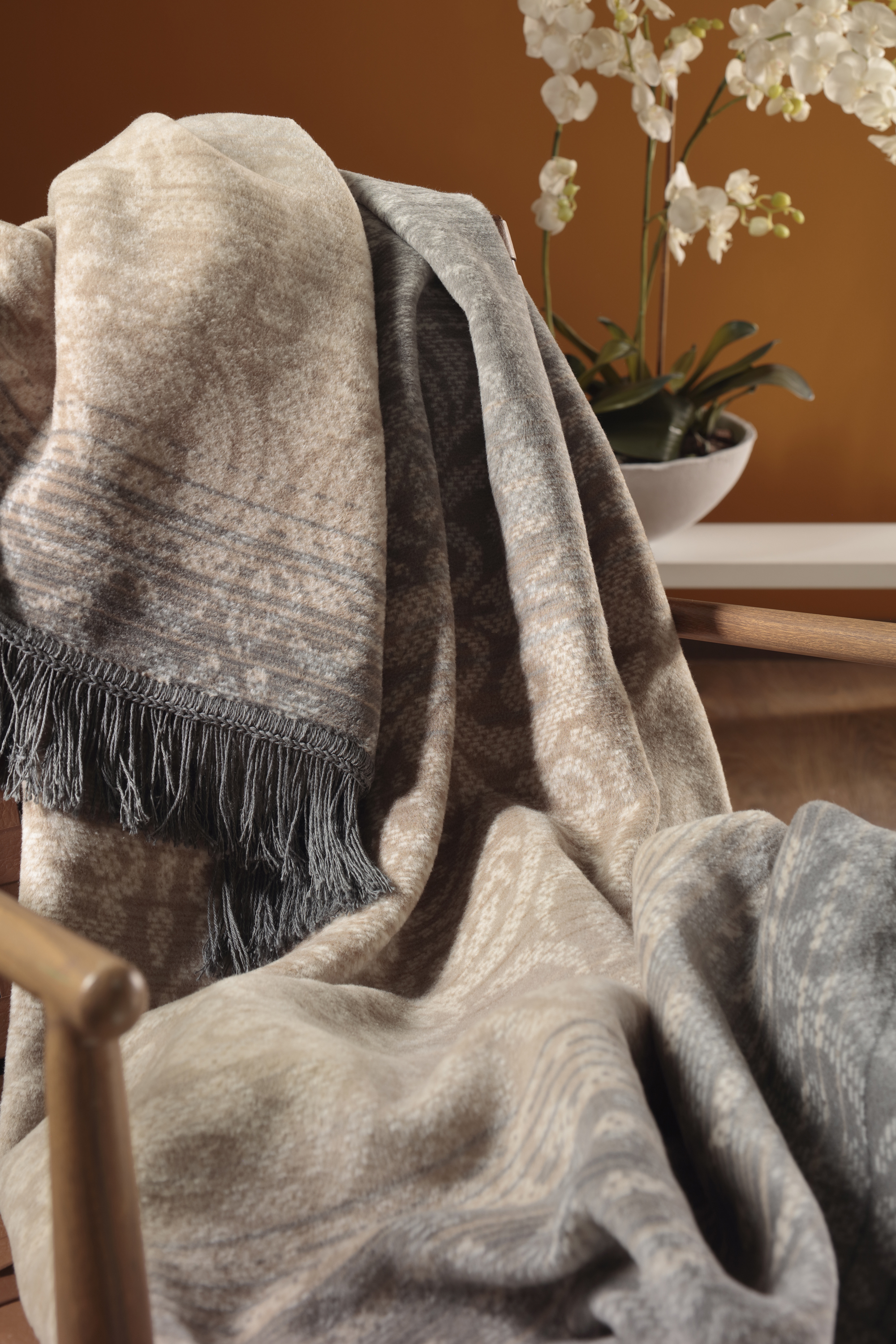 Fransendecke Ornamental Milieubild Hochformat