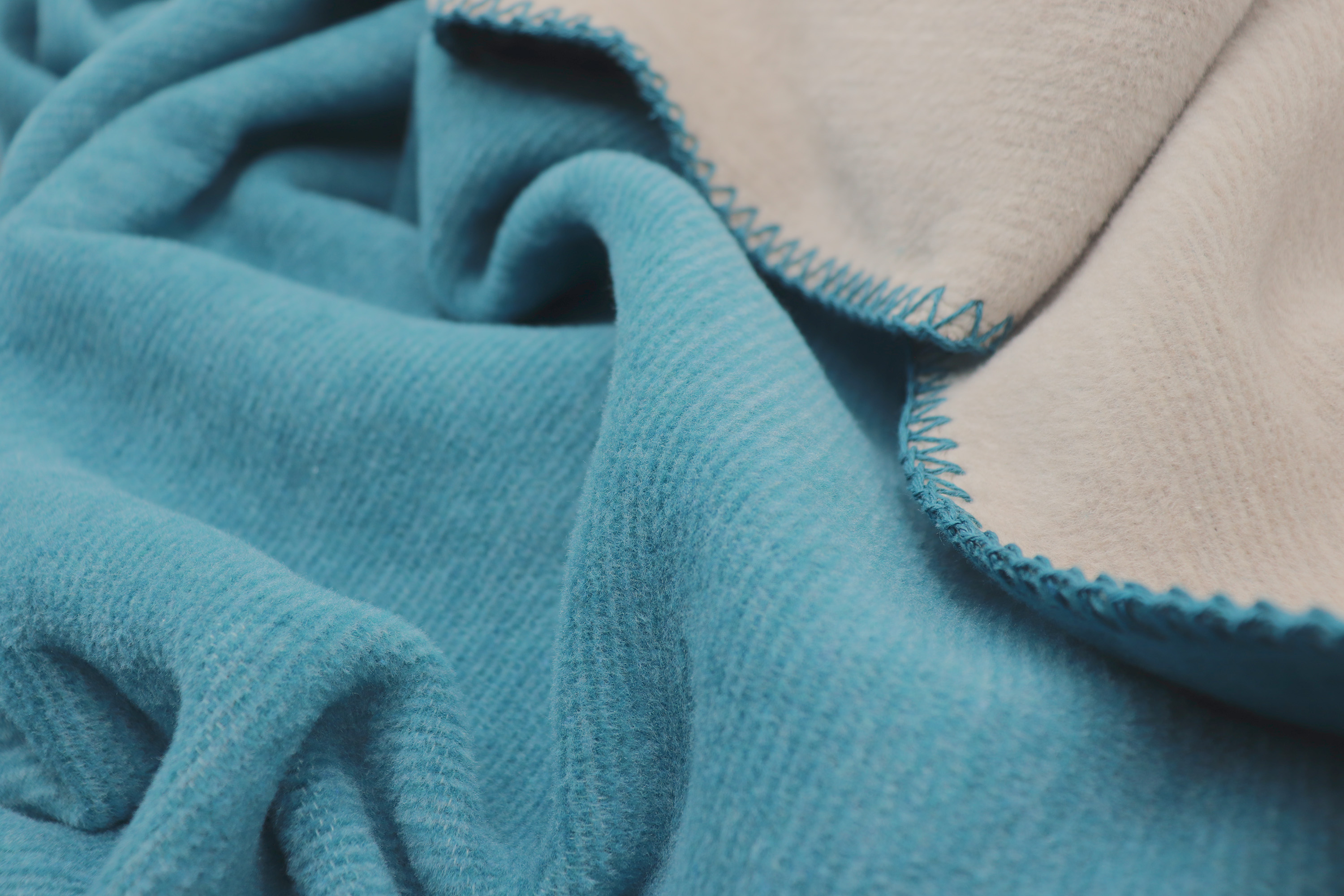 Wohndecke Duo Cotton Melange teal-stone Nahaufnahme Flor