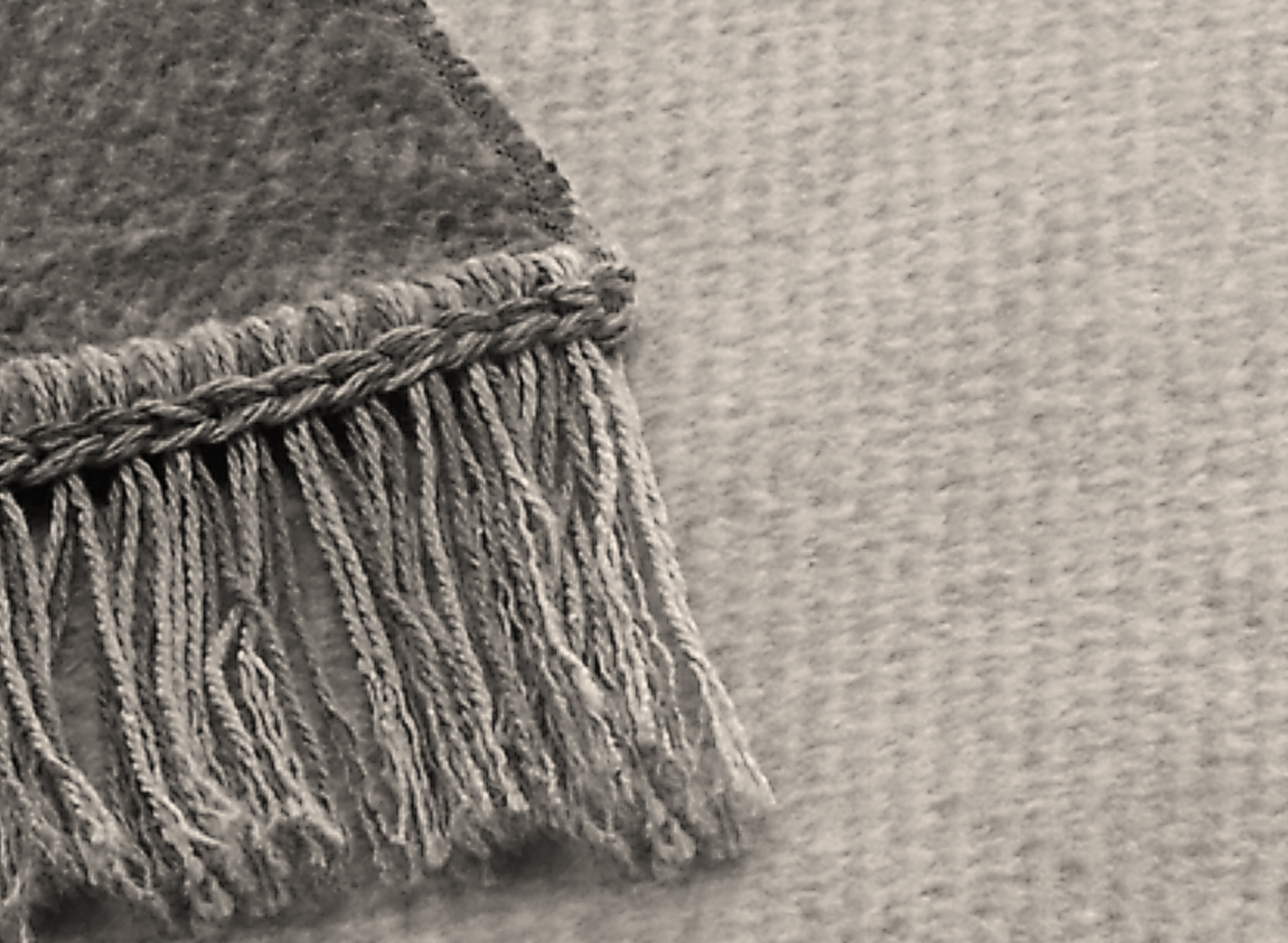 Sofaschoner "Cover Cotton, Design Salt & Pepper" Sofa- und Sesselschoner "Cover Cotton - Salt & Pepper" in Wendeoptik mit Fransen in silber  - 50x200 cm Fransen