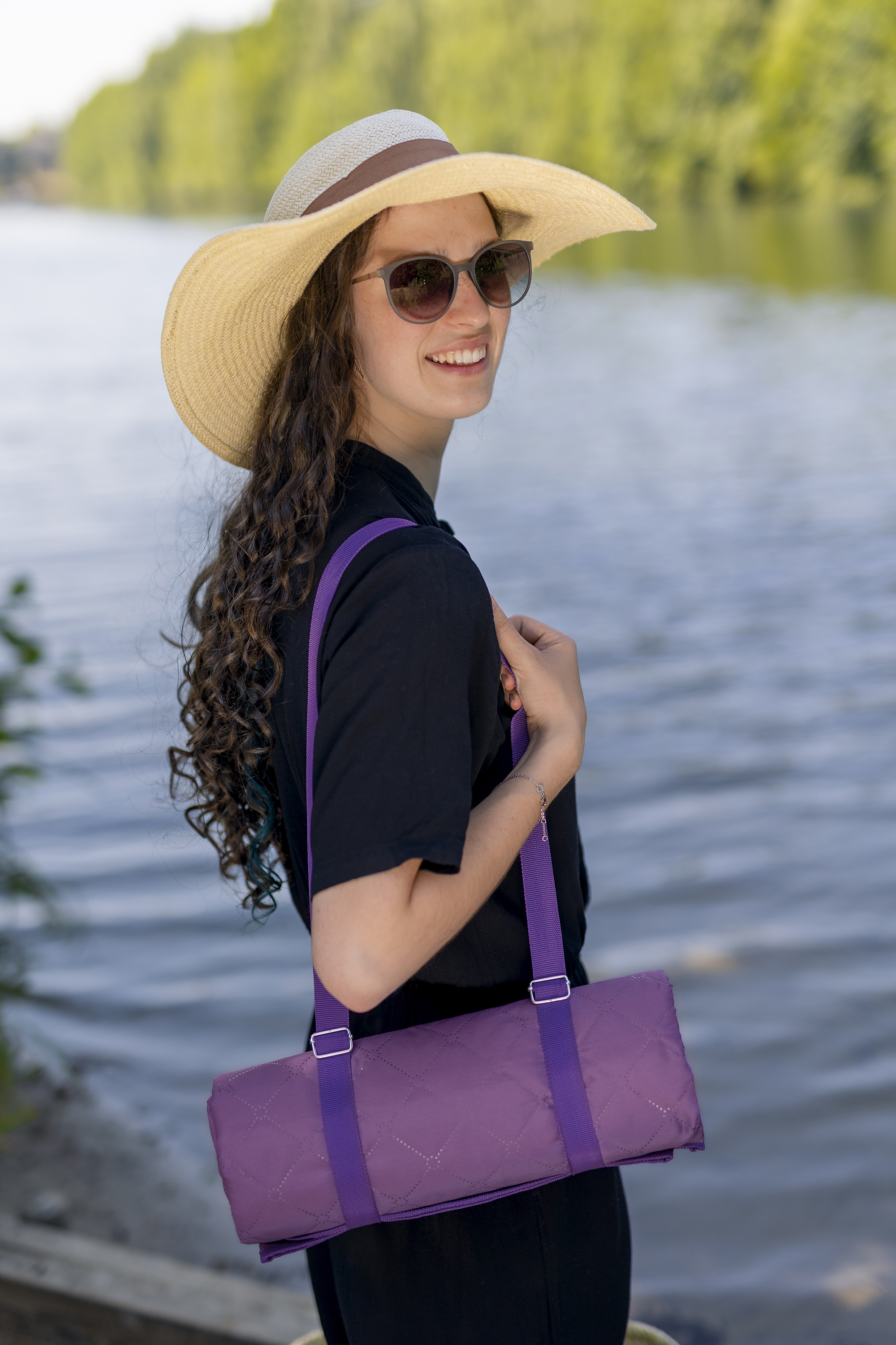 Picknickdecke Picnic violet Milieubild mit Model