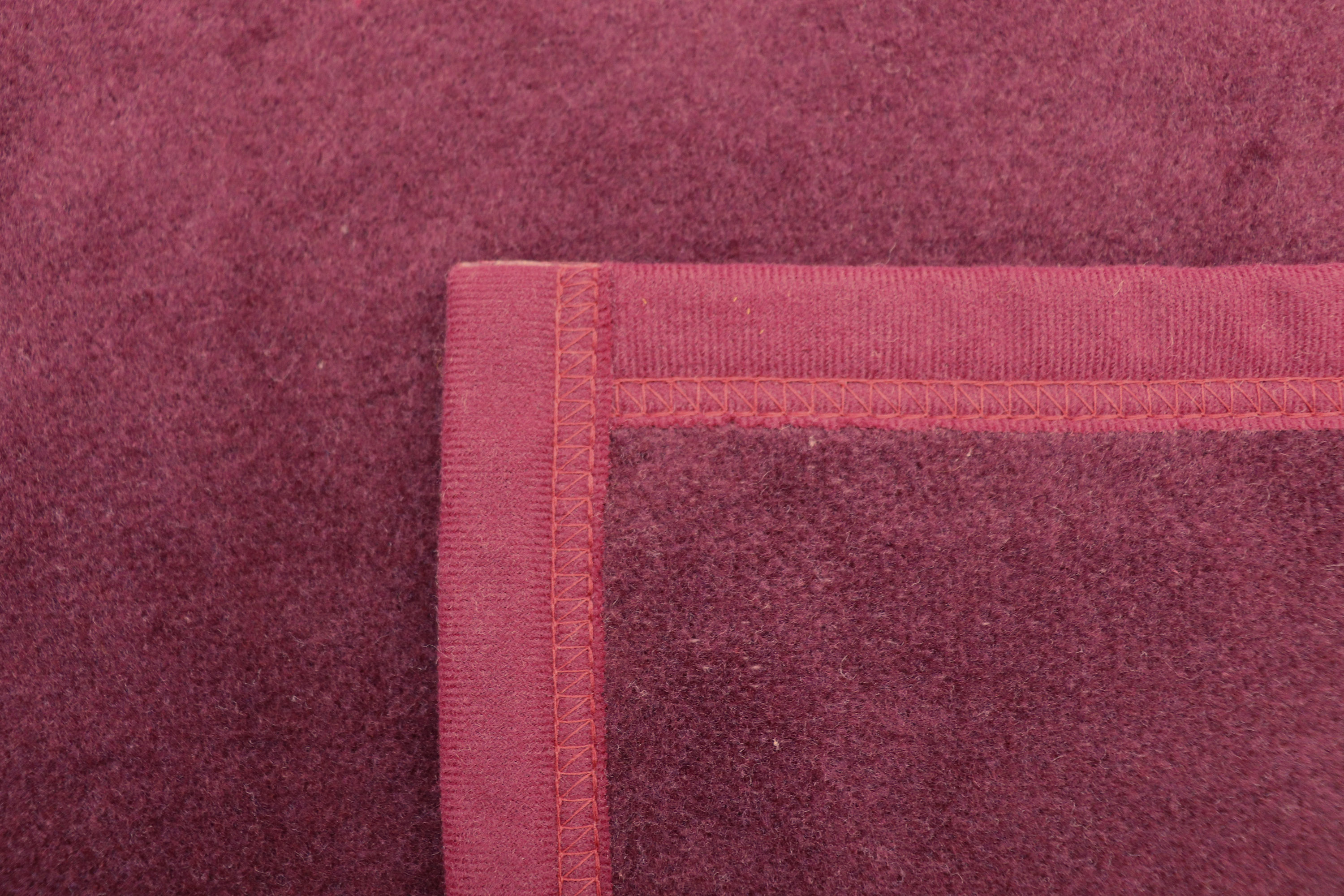 Wohndecke Uno Cotton bordeaux Nahaufnahme Einfassung