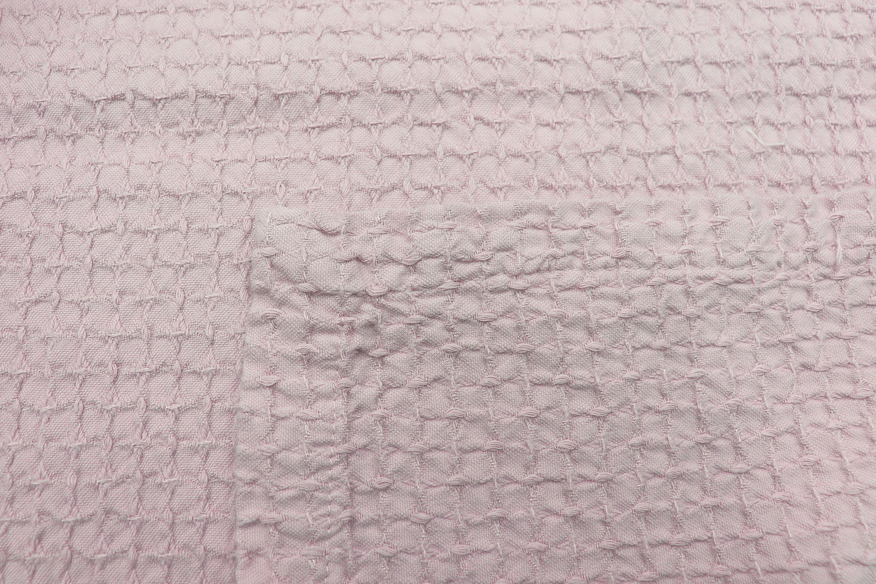 Leichter Bettüberwurf "Ruffle rose" mit Struktur-Muster in rosa 220x240 cm - Einfassung