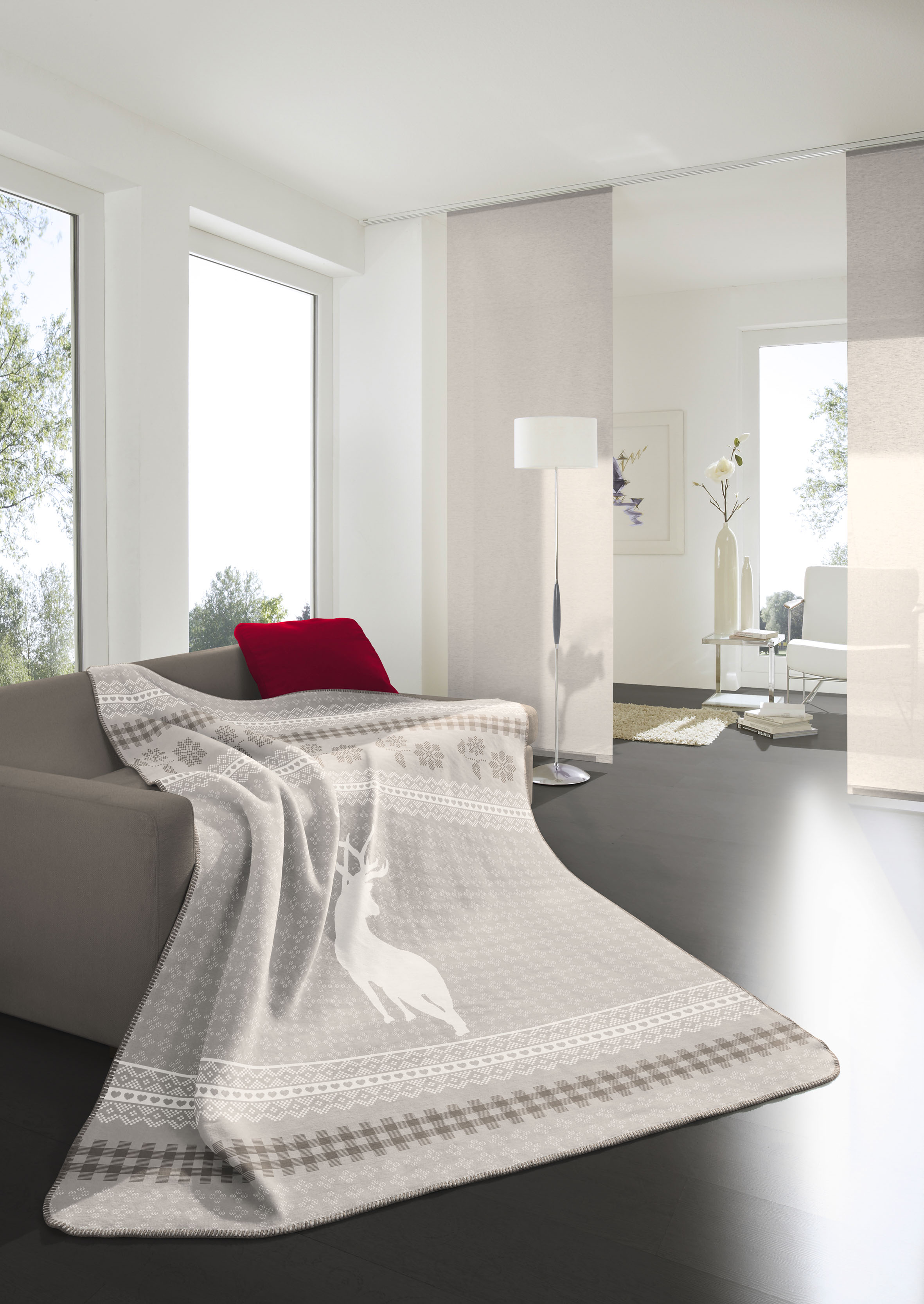 Wohndecke mit winterlichem Dessin Alps Nature Milieubild