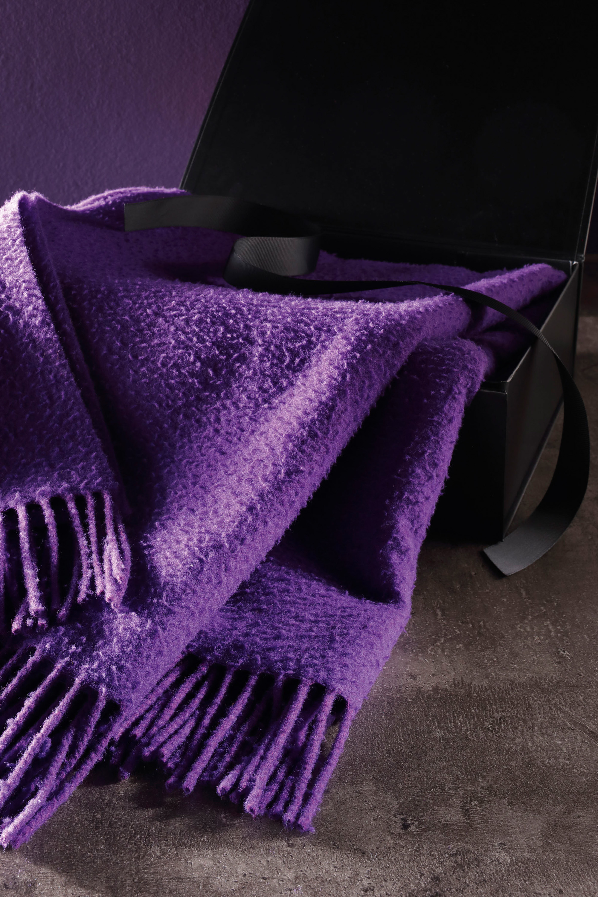 Fransenplaid Casentino Purple Milieubild Hochformat