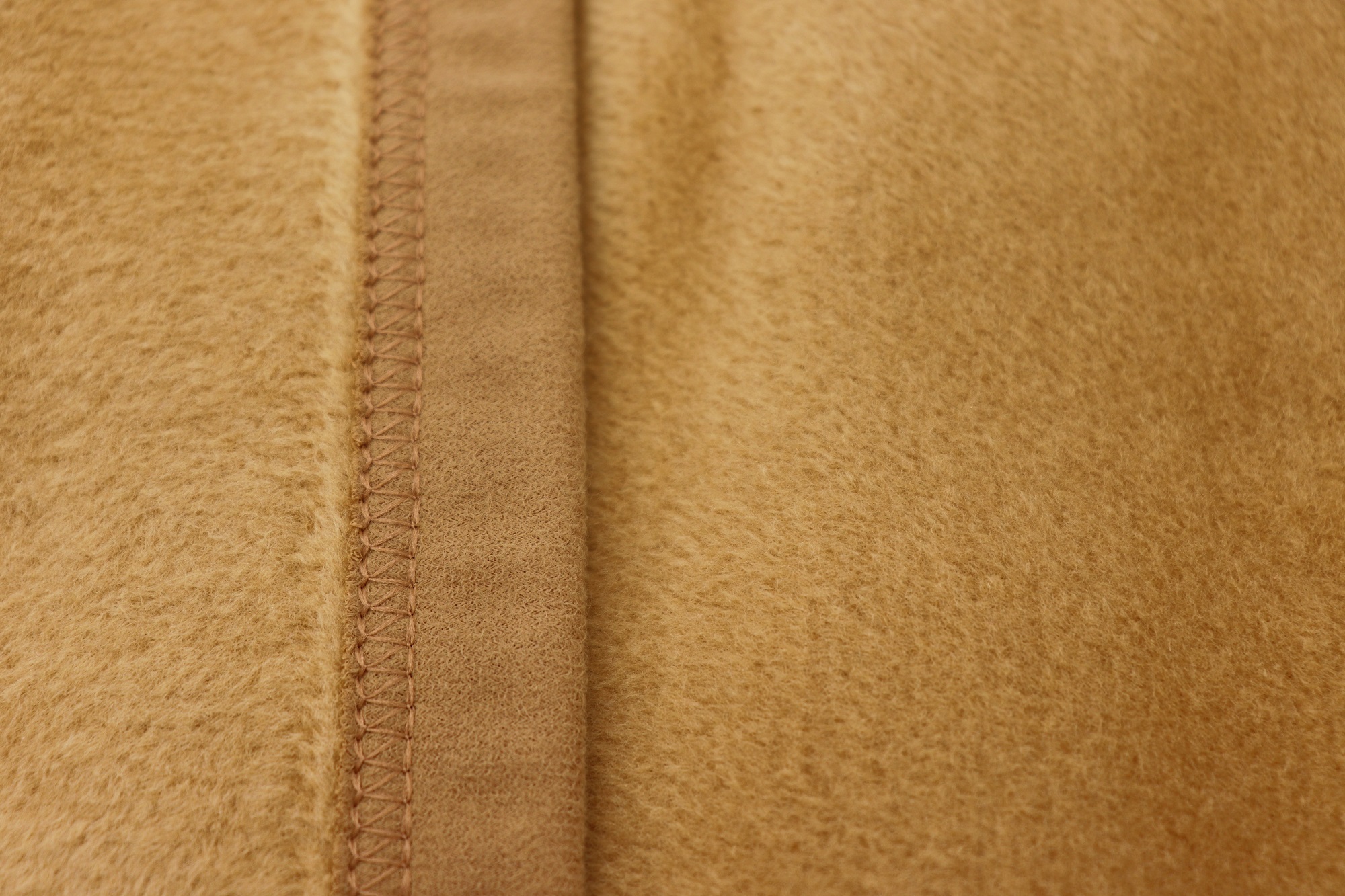 Einfarbige Wohndecke "Uno Cotton" aus Baumwollmischgewebe in Kamel - Veloursband