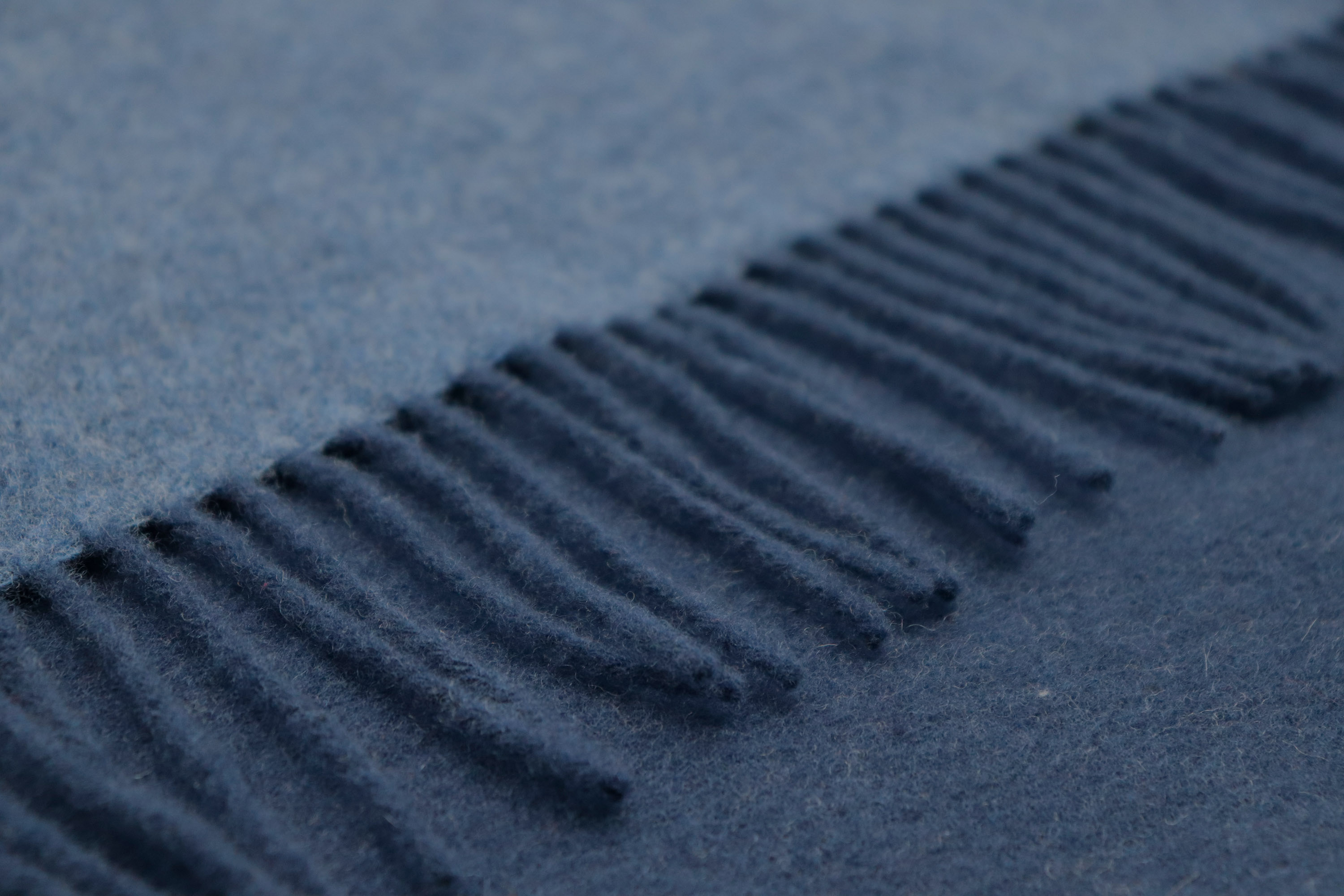 Kaschmirplaid Navy-Denim Nahaufnahme Einfassung Fransen