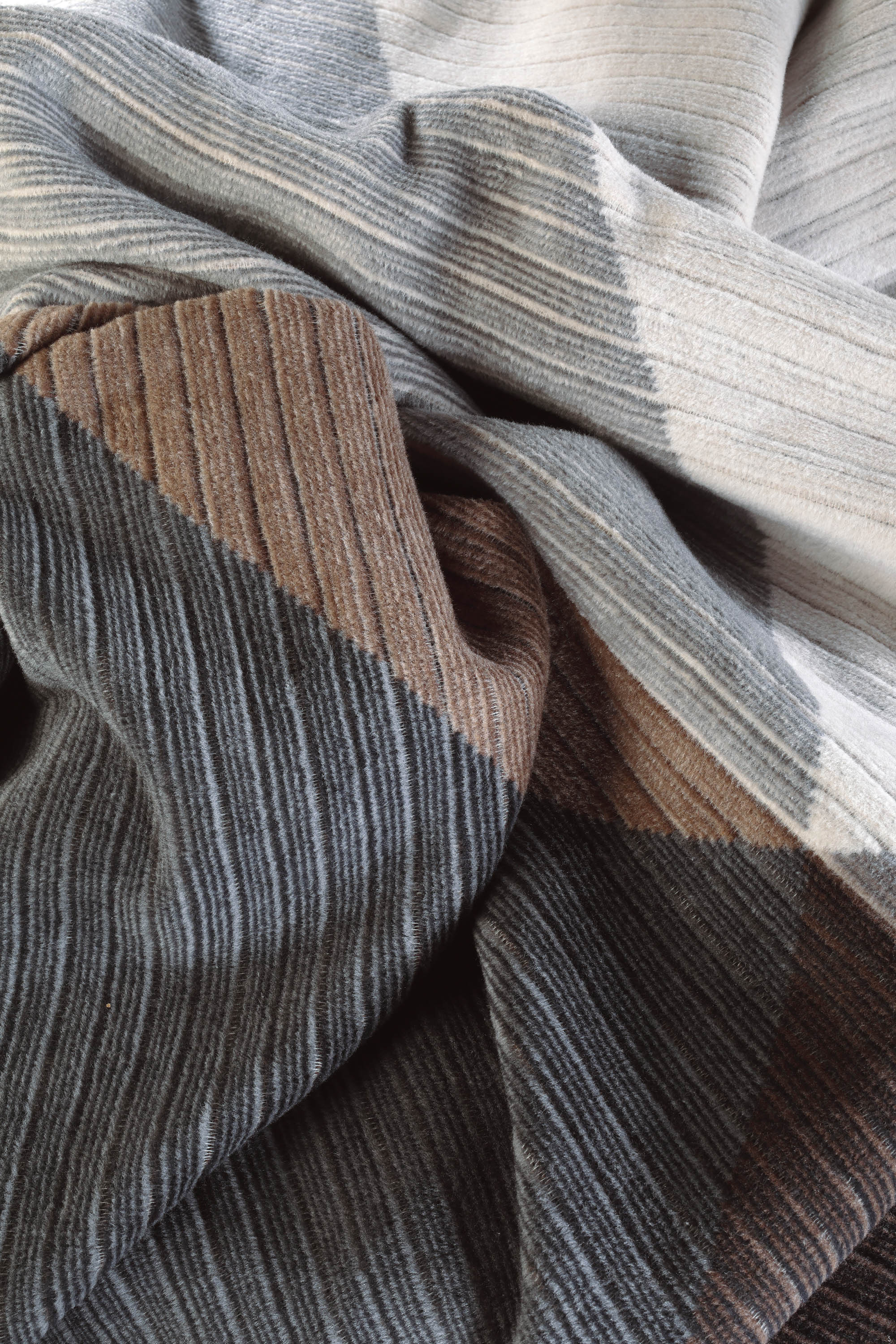 Wohndecke mit Reliefstruktur Feel Graphic Nahaufnahme