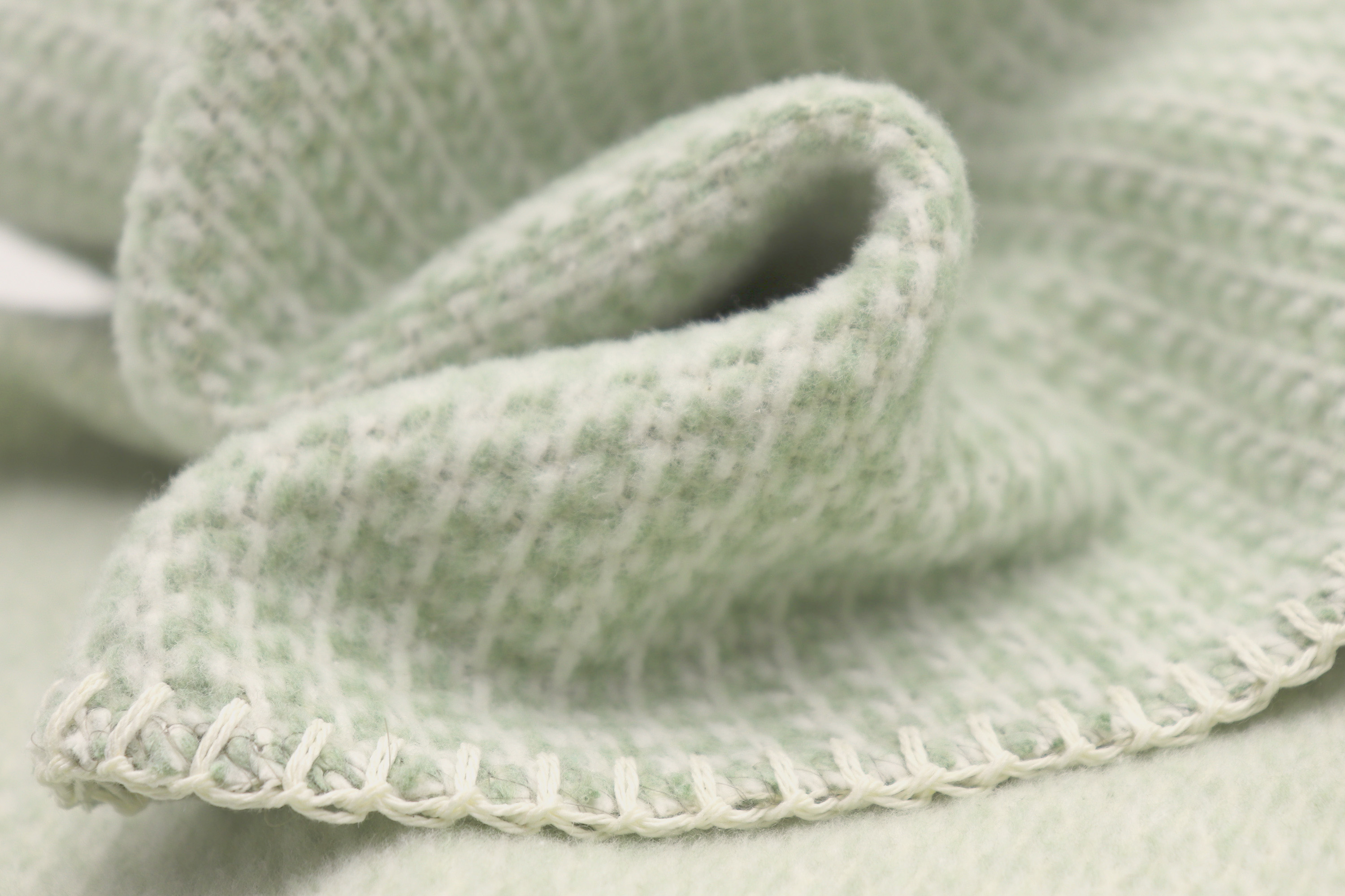 Babydecke Cotton green mit Strukturmuster Nahaufnahme Flor