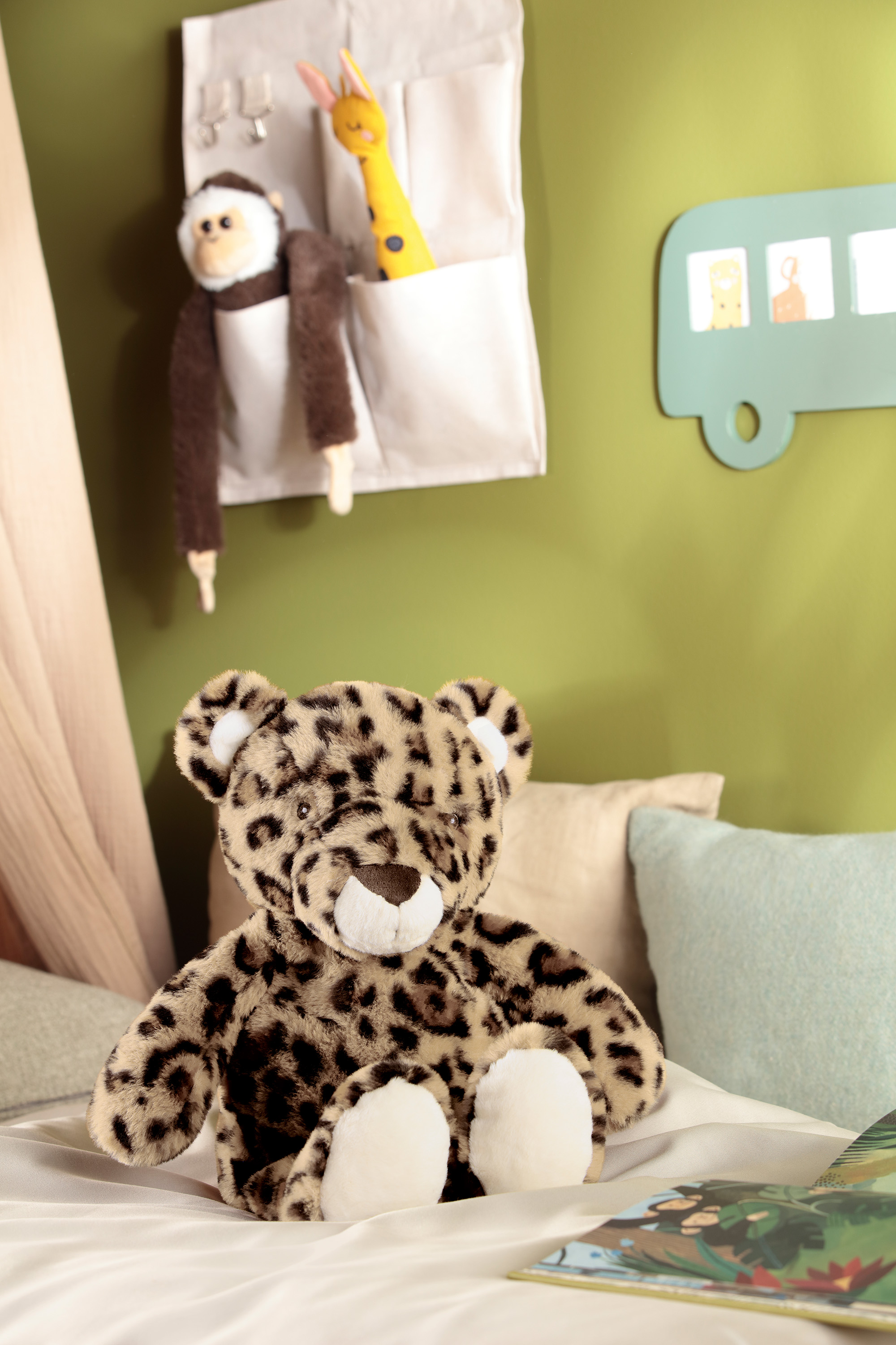 Kuscheltier Dream Team Leopard Cleo Milieubild im Kinderzimmer