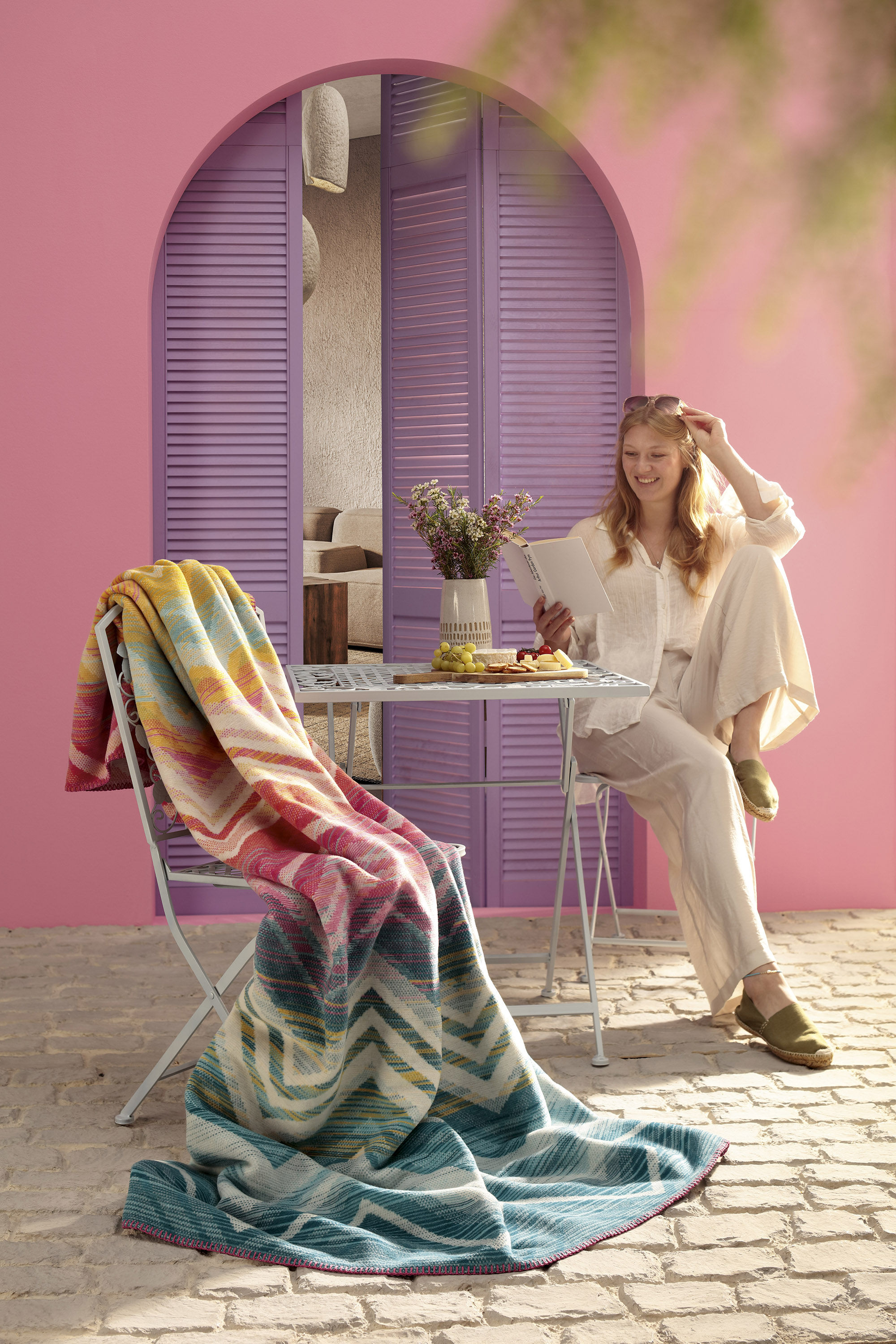 Wohndecke Riviera Mirage Milieubild mit Model