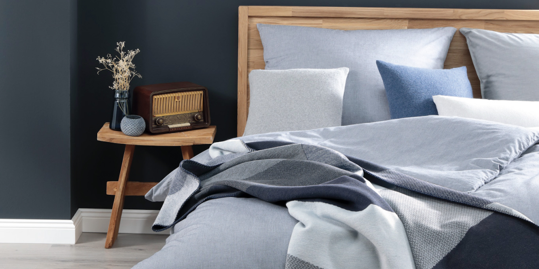 Banner Katalog Download - Biederlack Tagesdecke blau