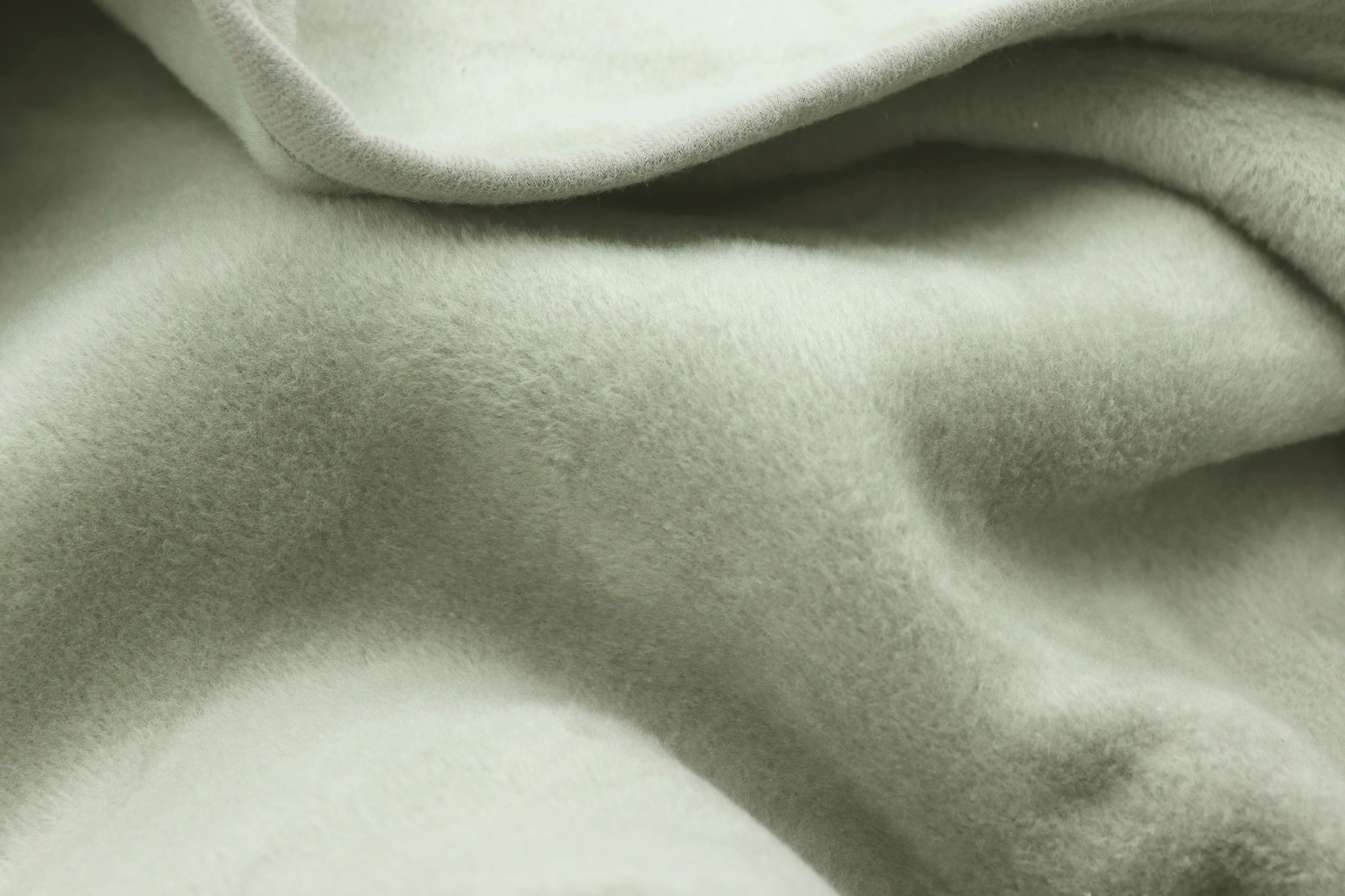 Wohn- und Kuscheldecke "Uno Cotton" Einfarbige Wohndecke "Uno Cotton" aus Baumwollmischgewebe in Salbei-grün - Flor