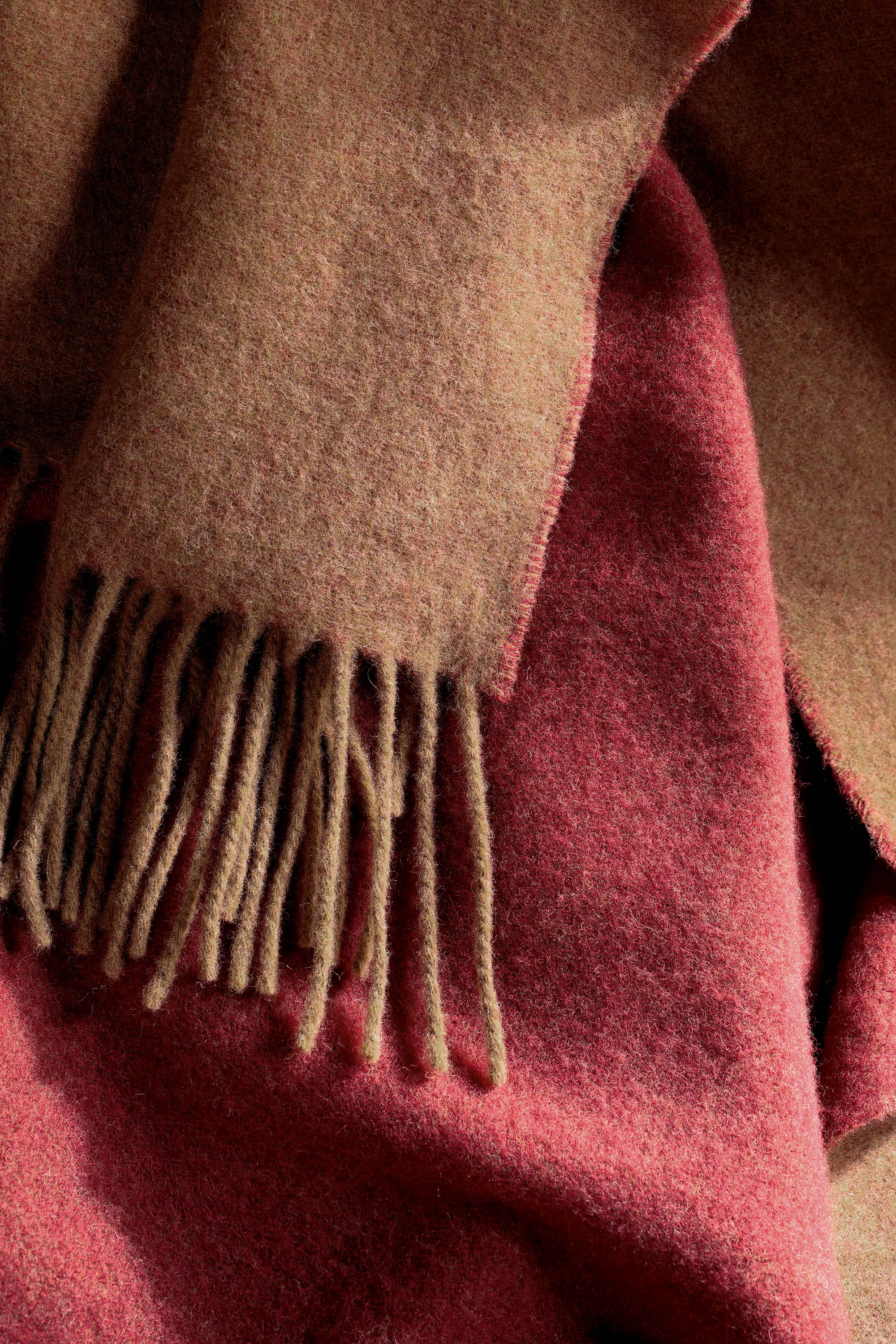 Kaschmirplaid pepper-cashew Close Up Aufnahme