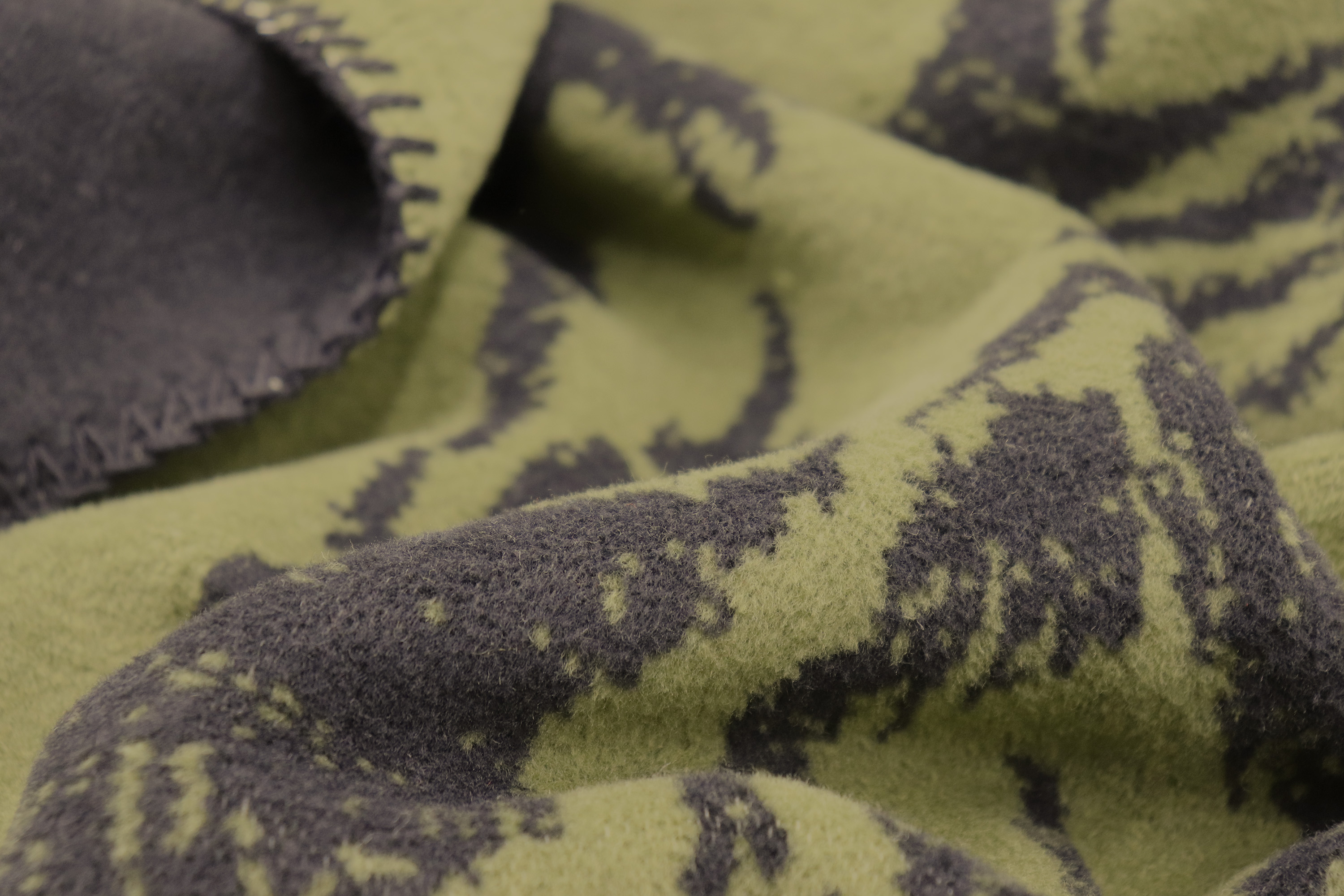 Wohndecke Deer green Nahaufnahme Flor