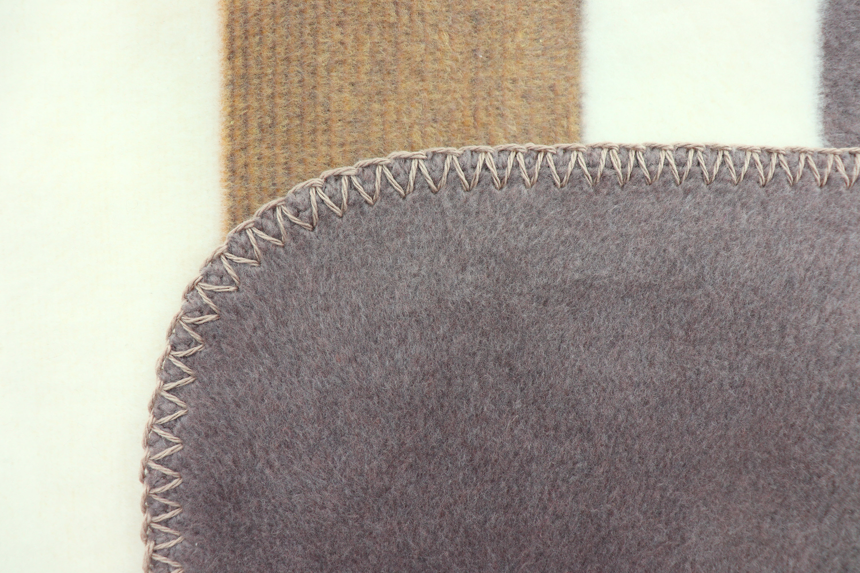 Wohn- und Kuscheldecke "Horizon Nature" Wohndecke Horizon powder Nahaufnahme Einfassung