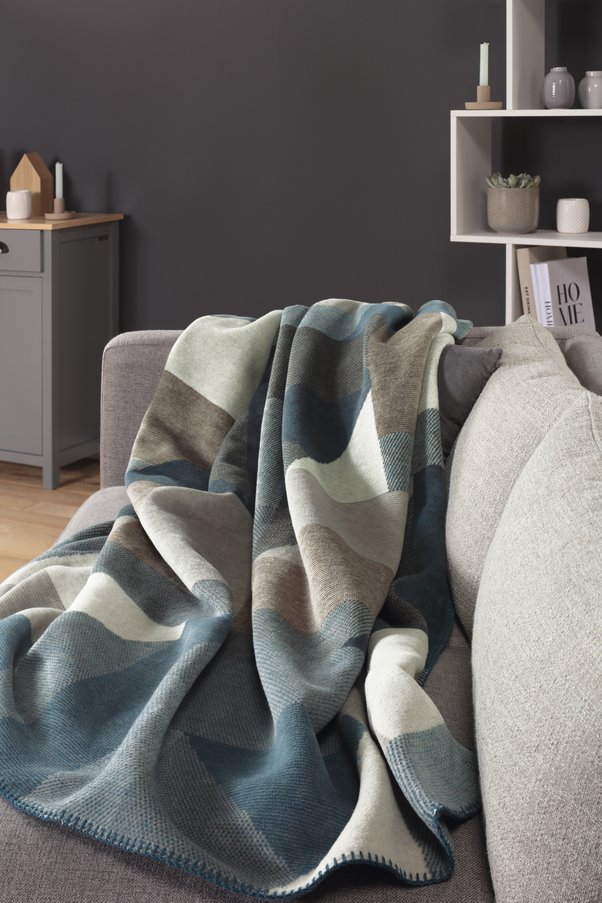 Wohndecke Graphic View Milieubild Hochformat