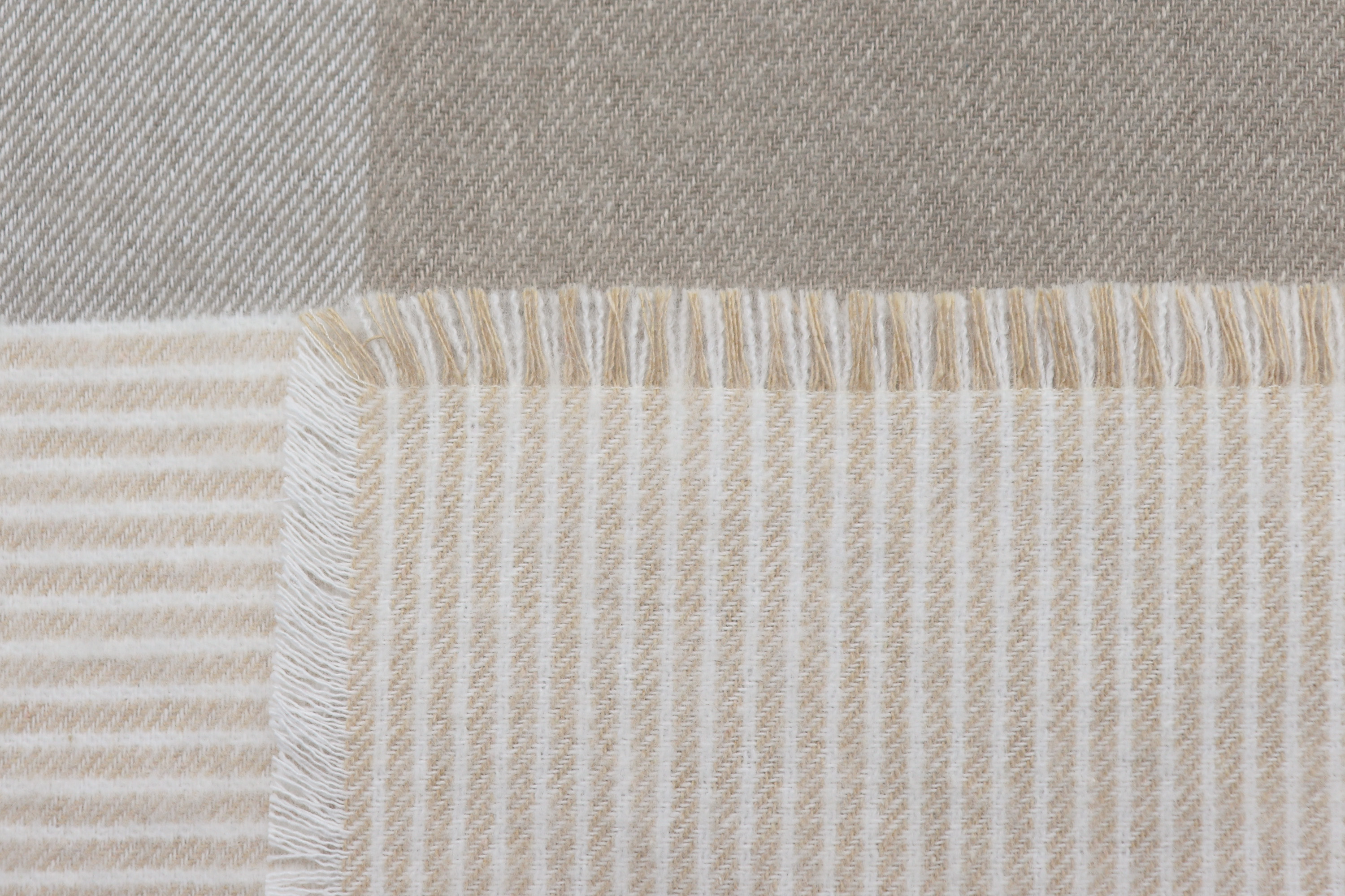 Fransenplaid White Bouclé Nahaufnahme Fransen