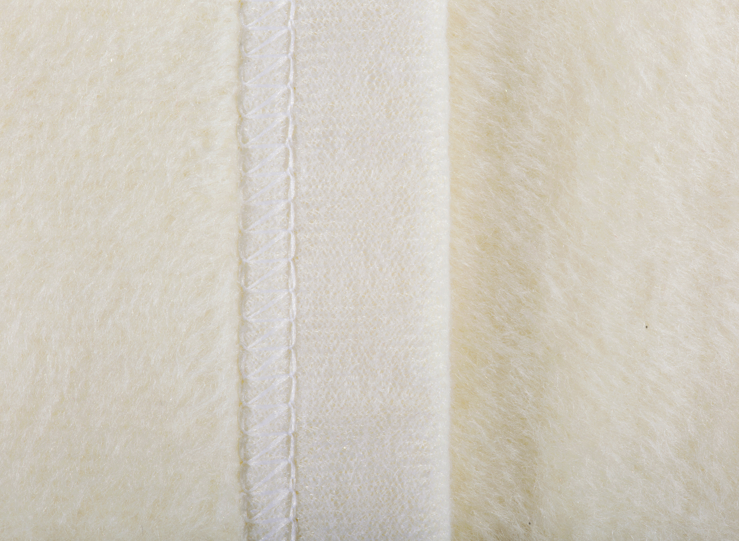Wohn- und Kuscheldecke "Uno Soft" Flauschige Wohndecke "Uno Soft" in natur - Veloursband