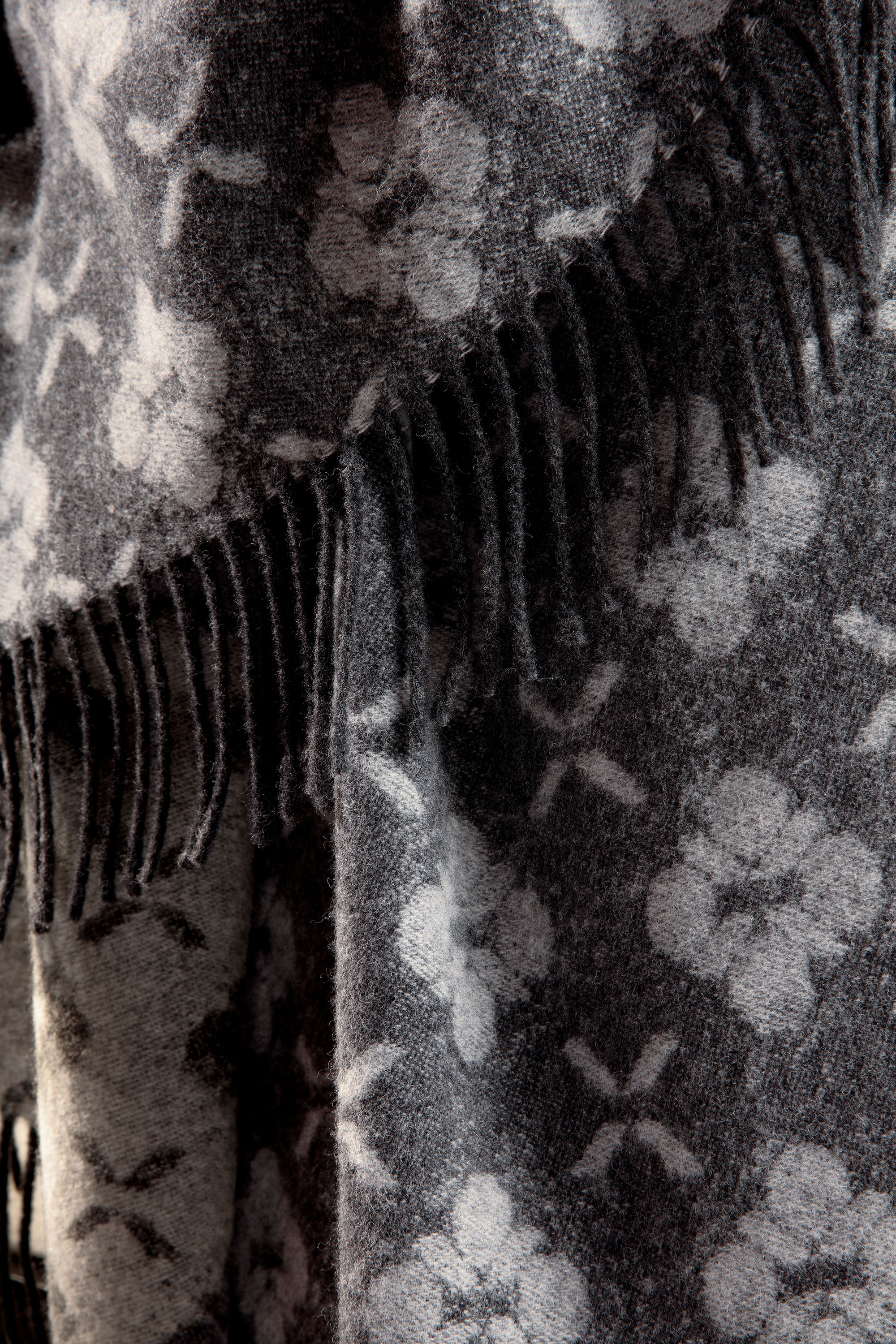 Kaschmirplaid Primo anthracite Close Up Aufnahme