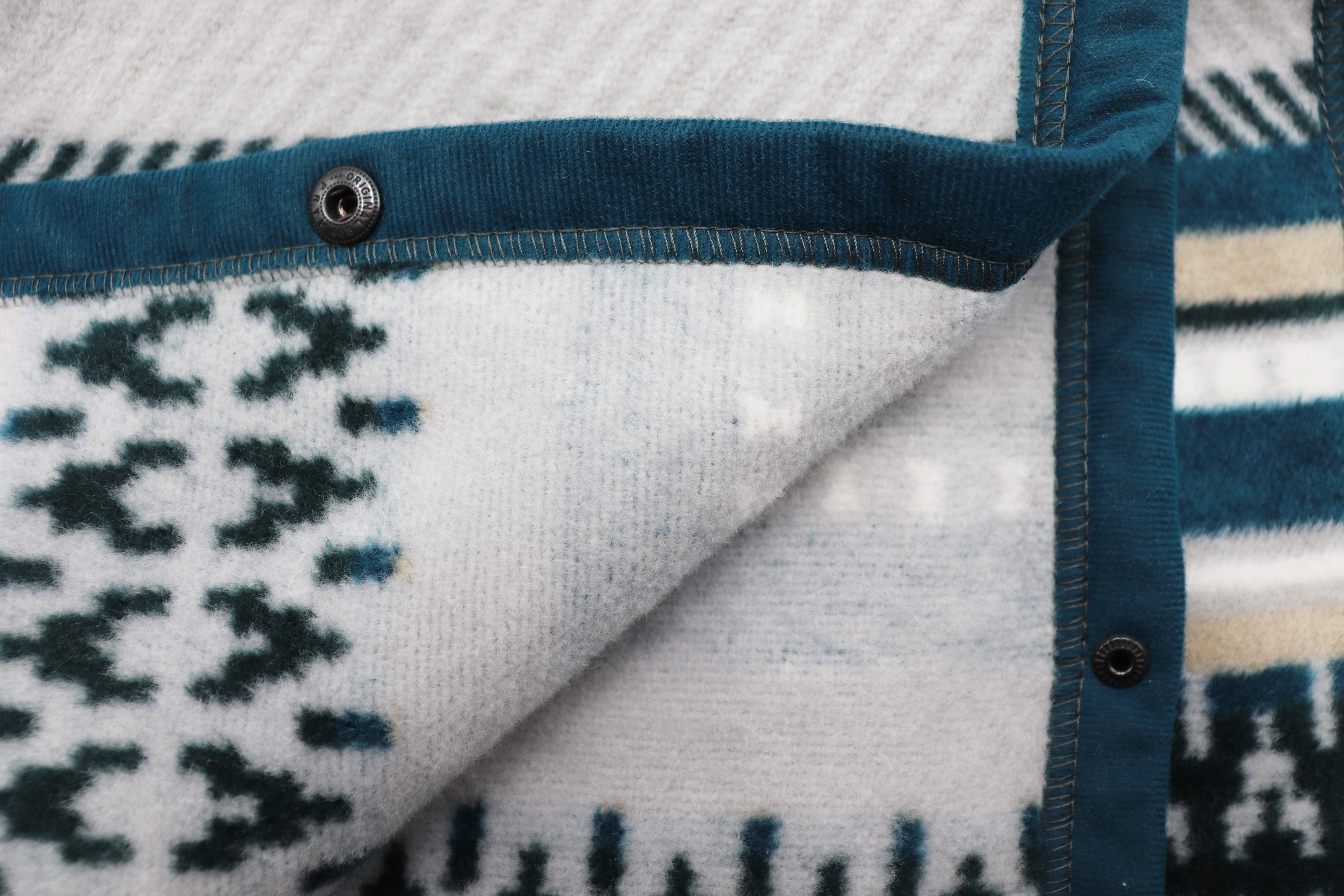 Nahaufnahme Einfassung Biederlack Poncho
