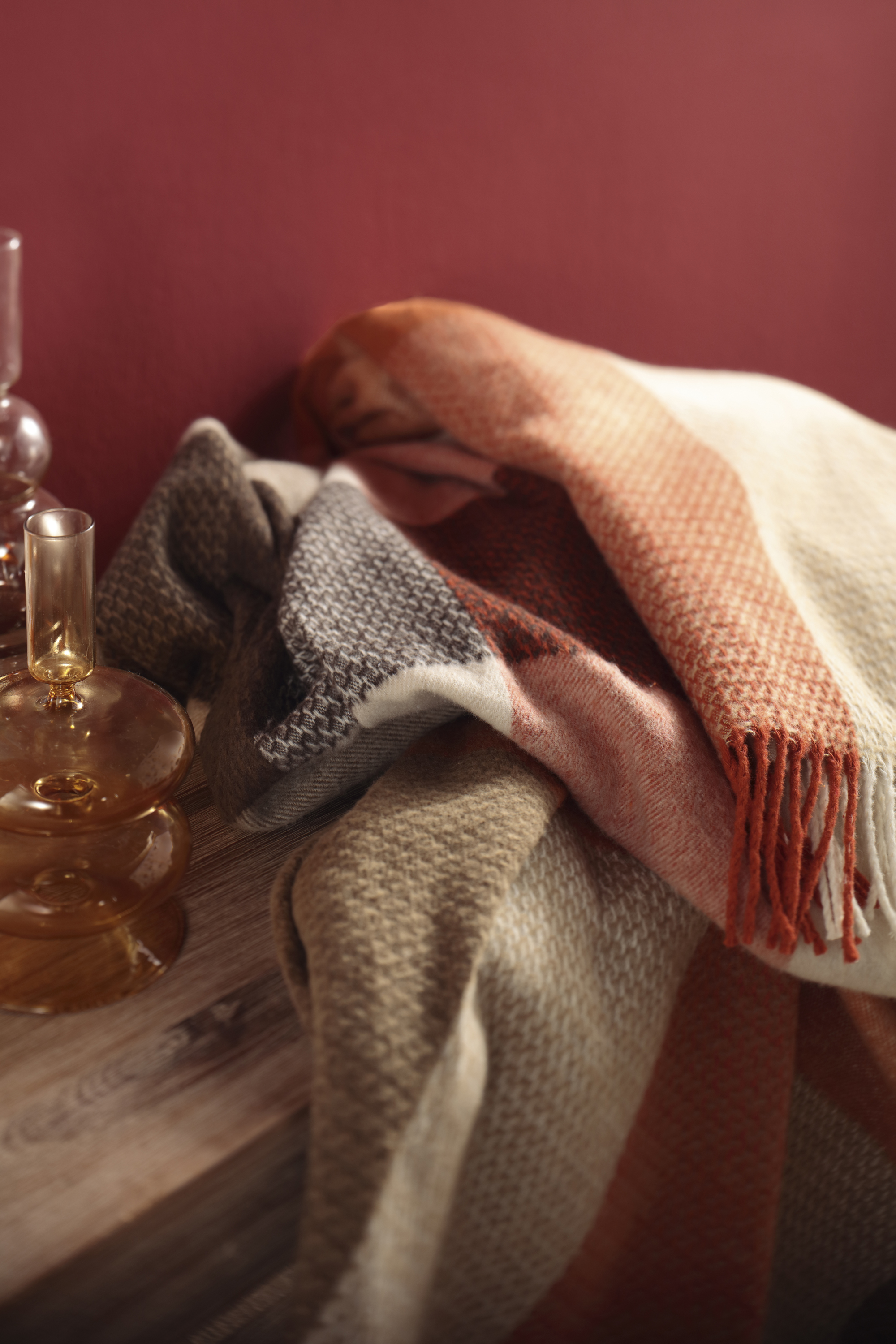 Fransenplaid Desire Camel Milieubild Nahaufnahme